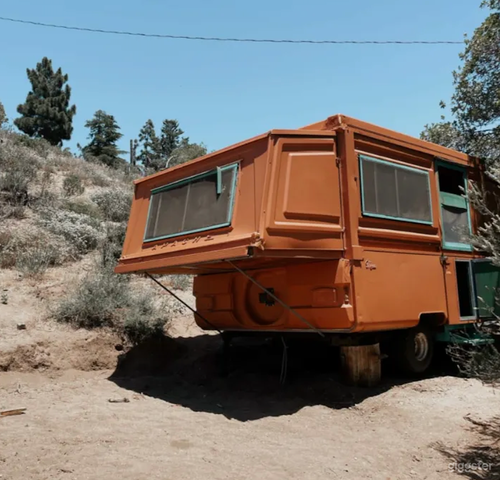 Boho Gypsy Trailer with Good Vibes & Great Views Photo 2