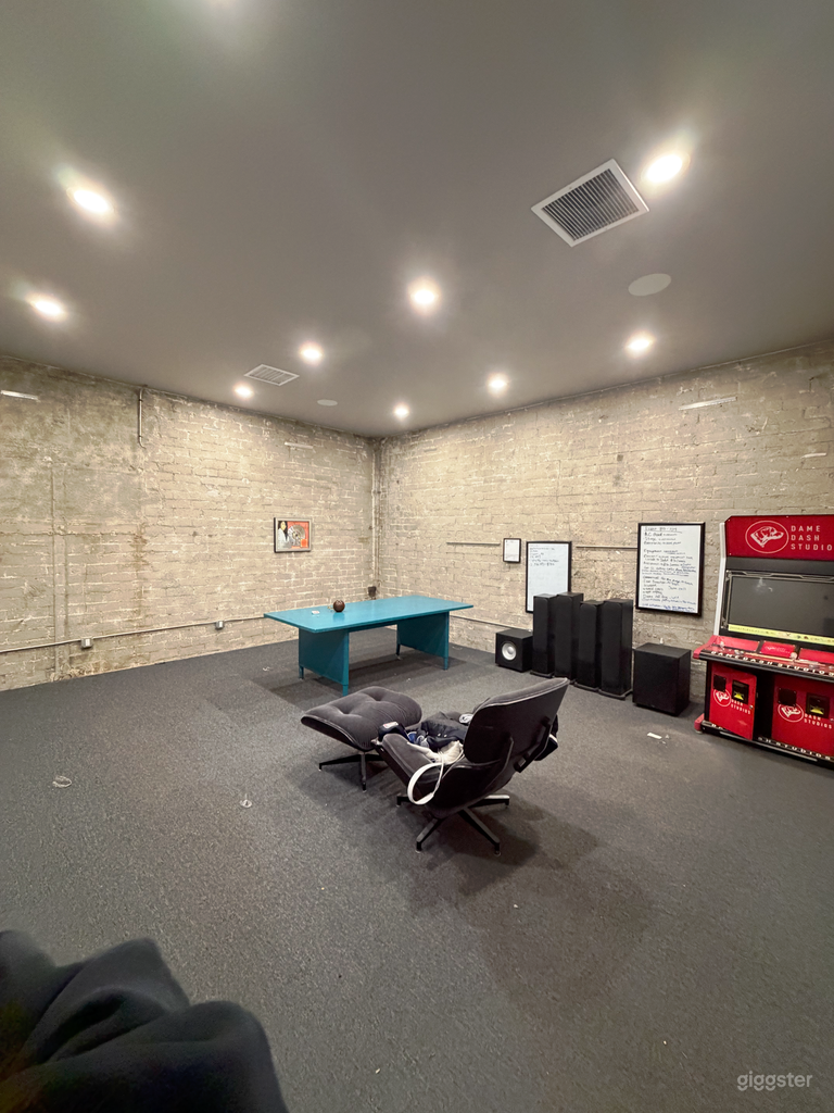  Espace Entrepôt 