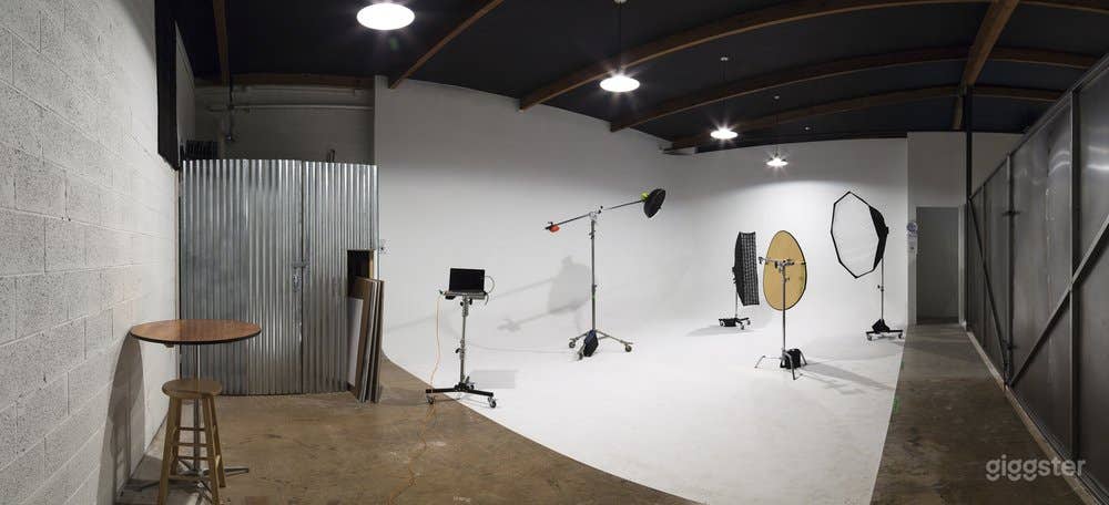Well-equipped Cyclorama Studio in Phoenix Photo 2