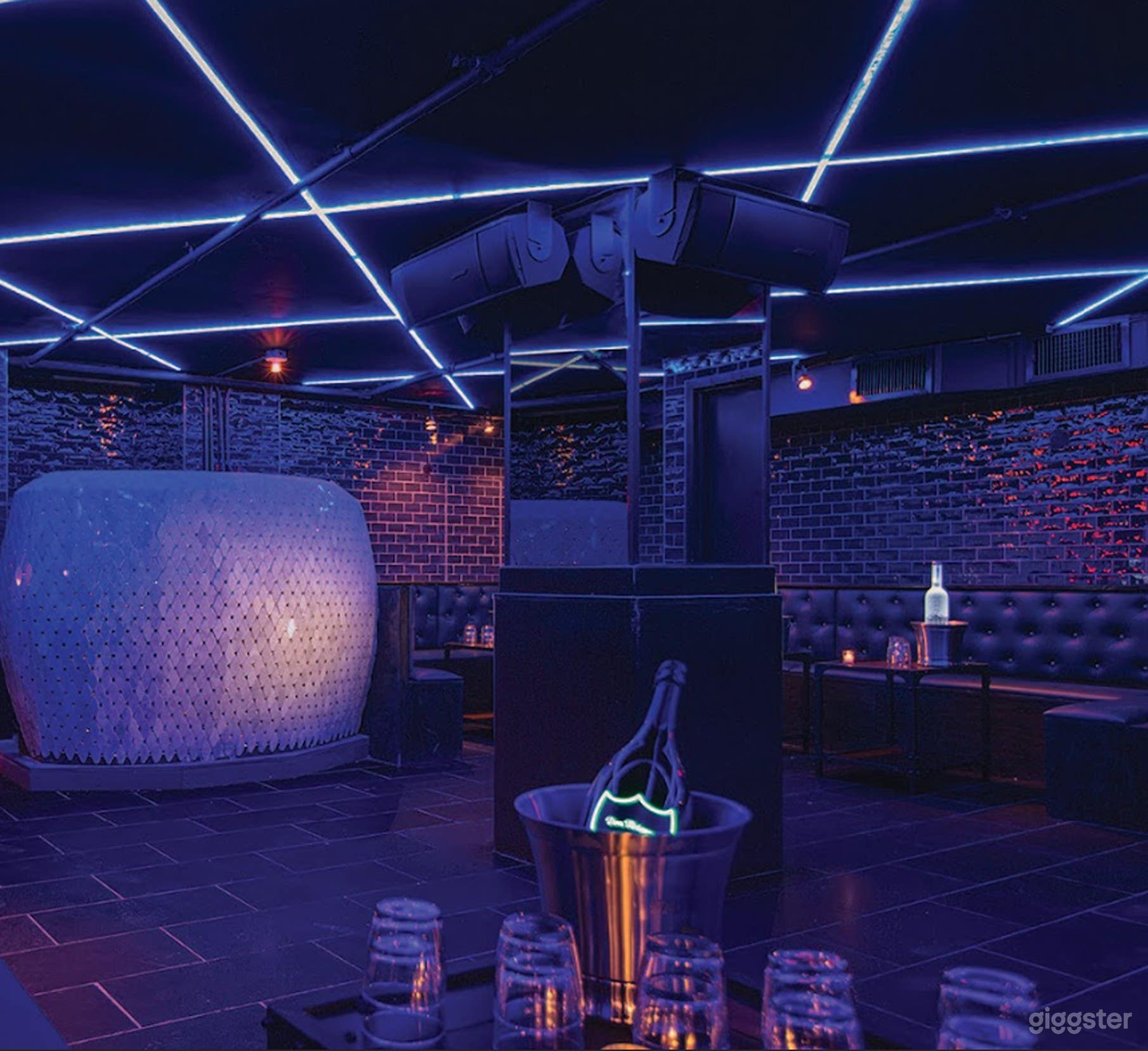 Bonbonniere – Exclusive Lower-Level VIP Lounge Photo 2