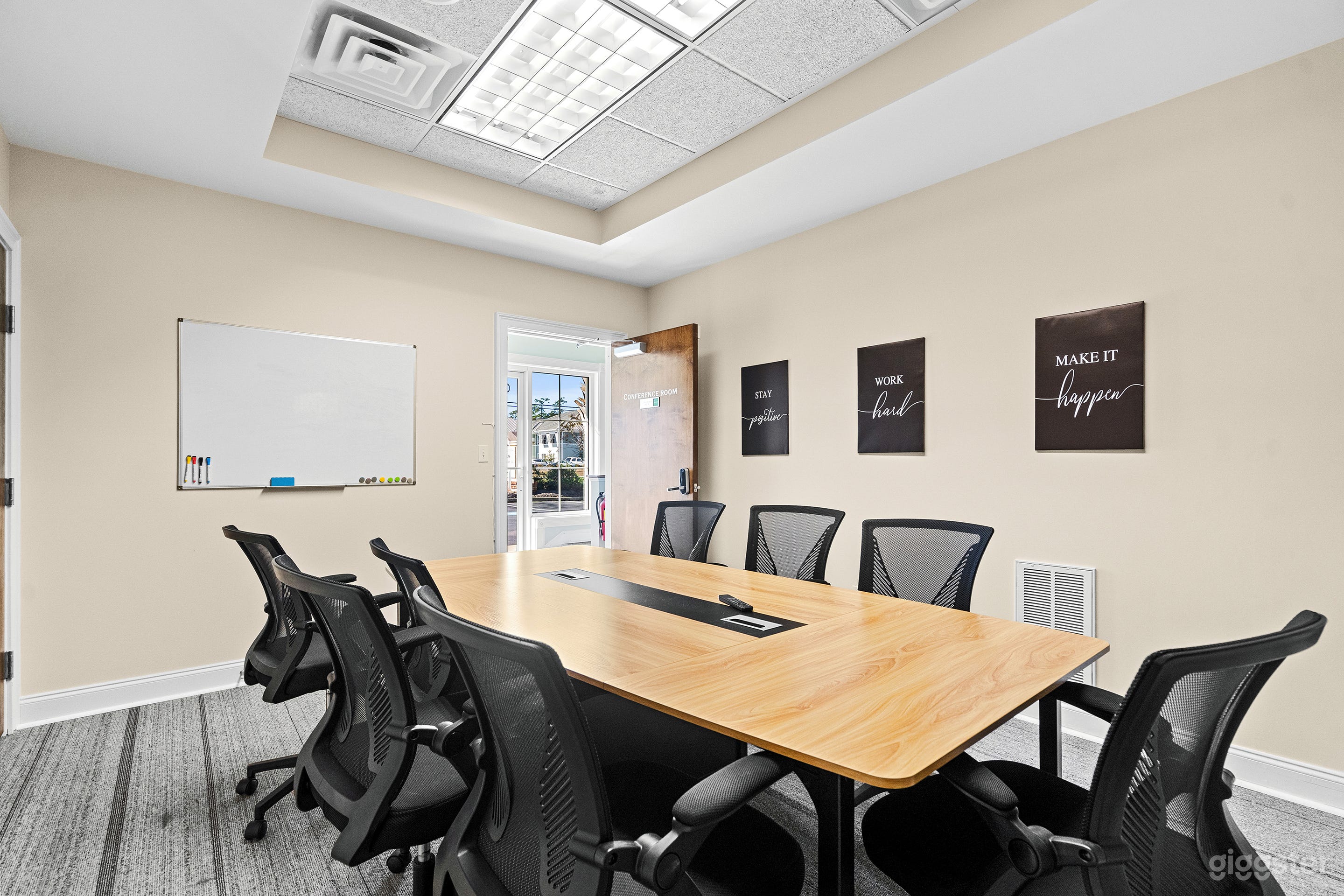 Urban, Conference Room With WiFi Photo 1