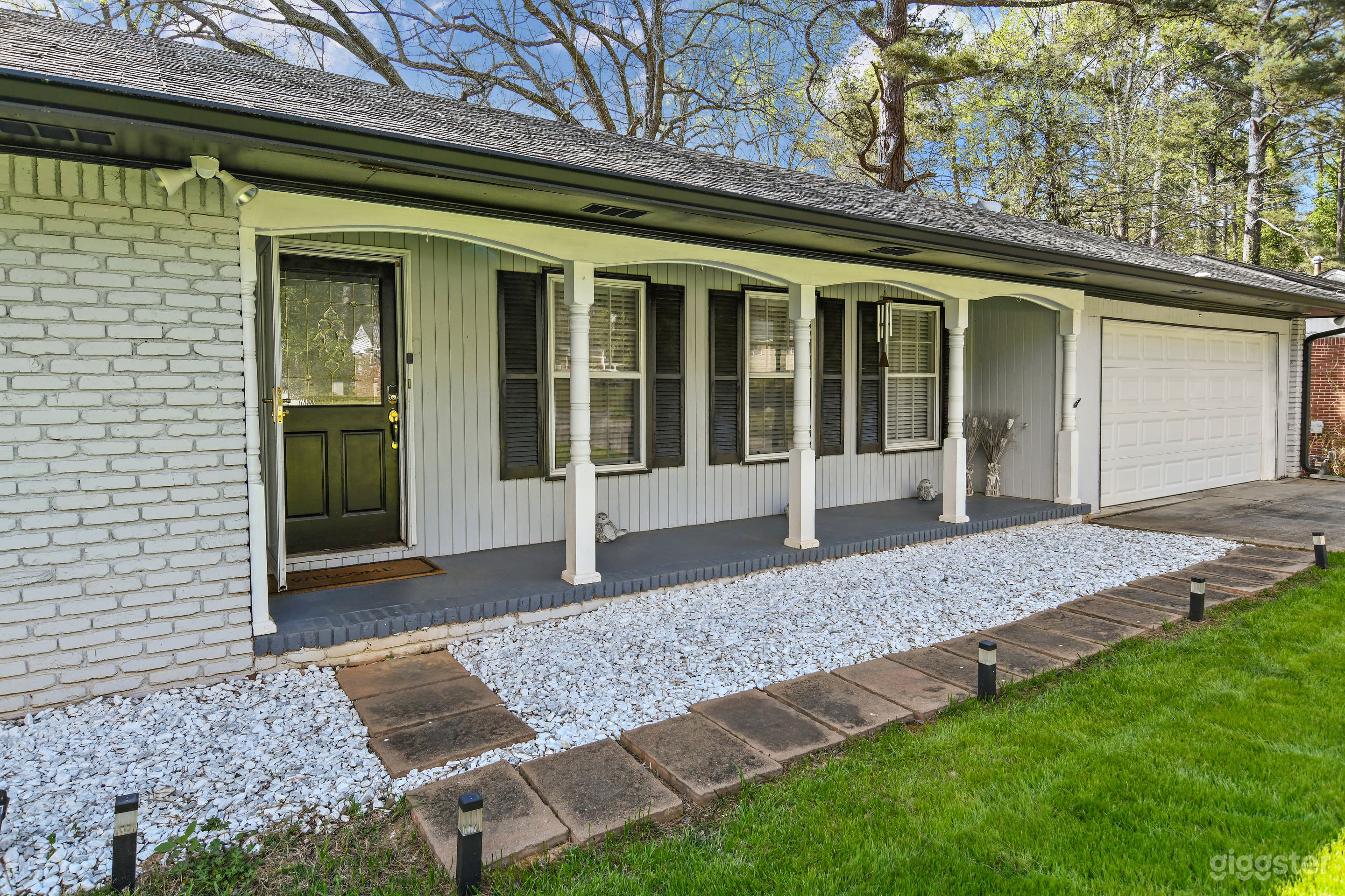 Cozy romantic home Photo 1