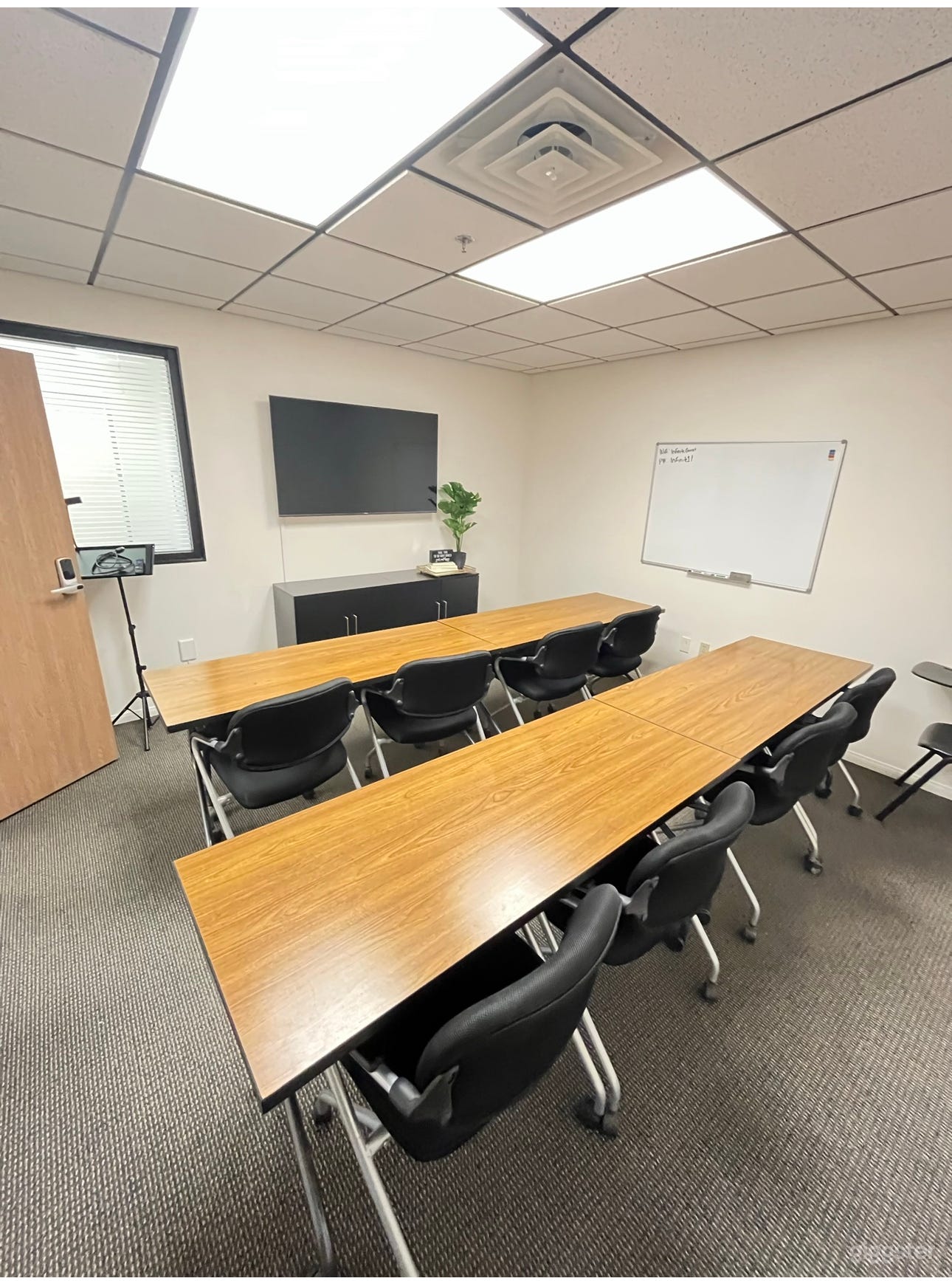 A boutique-style coworking space Photo 2