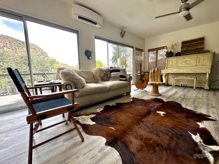  Santa Monica Mountain Retreat and Glam Homebase. 