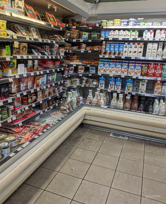  Spacious Health Food Store Perfect for Photoshoots and Productions in Oxnard 