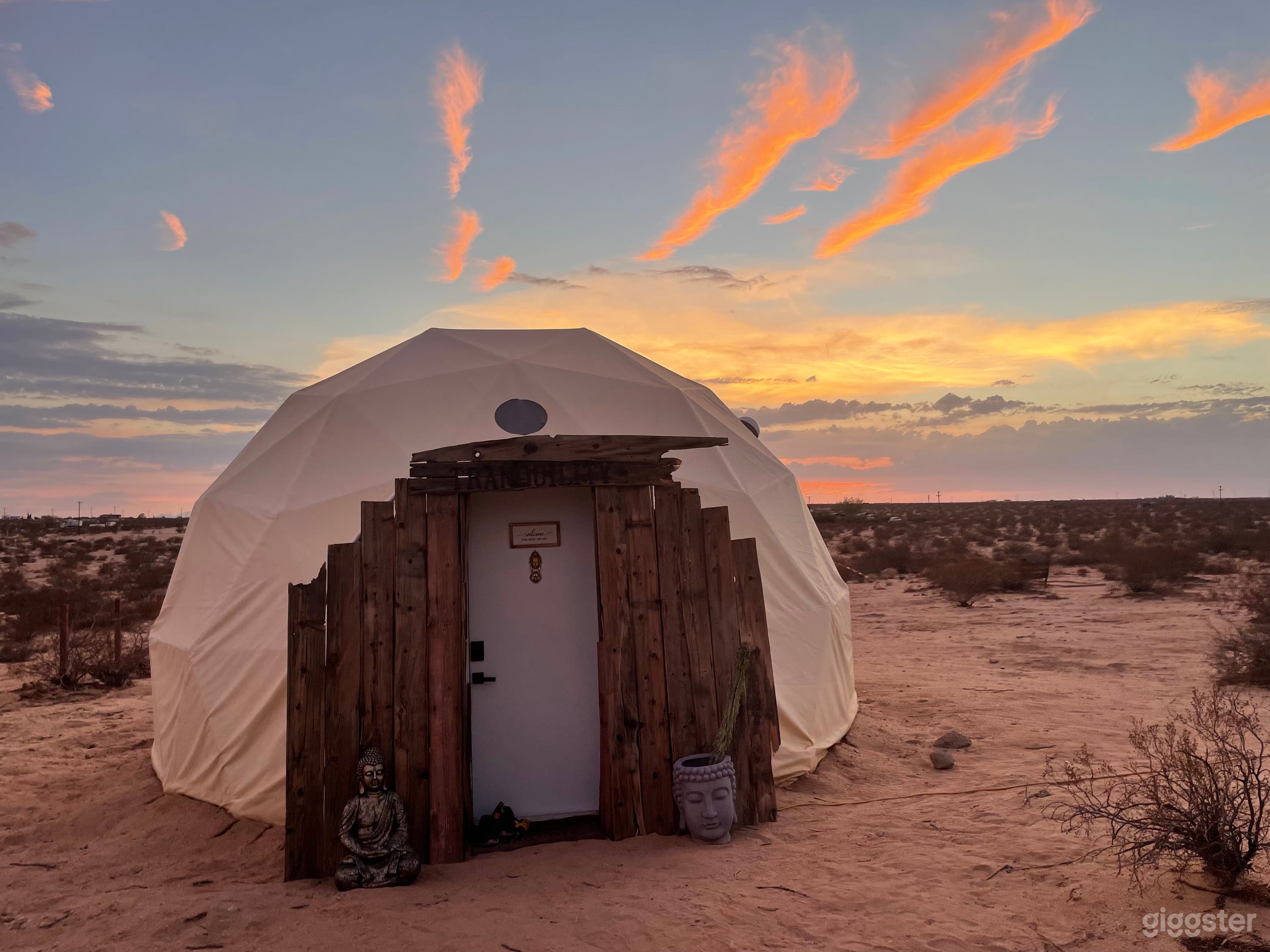 Large Desert Property w/ House, Domes &amp; Game Room Photo 1