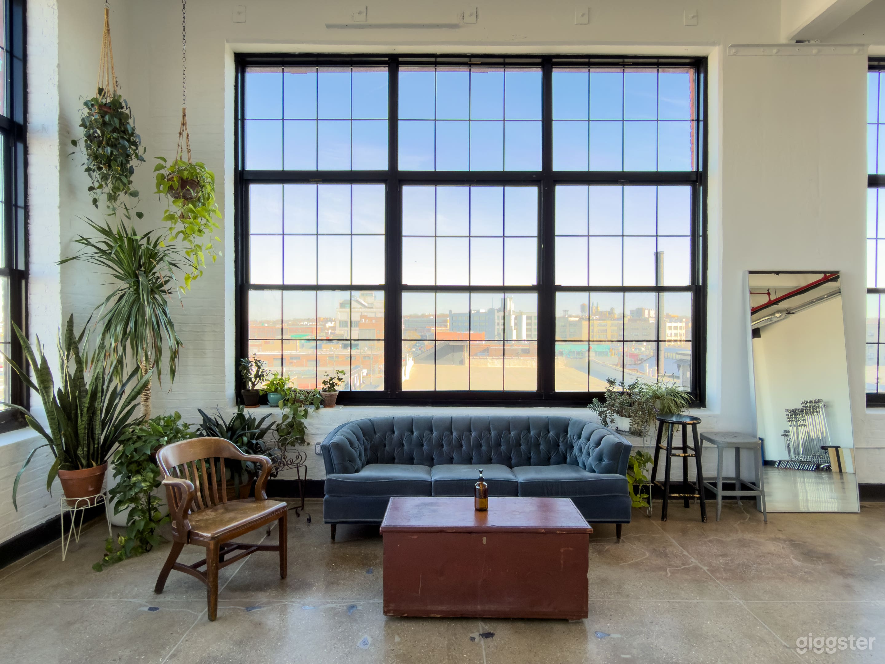 North Light Photo Studio With Huge Windows Photo 4