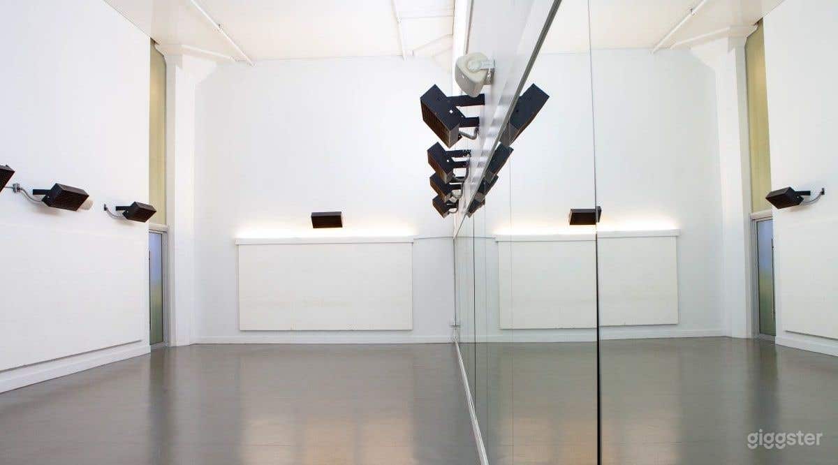 Bright, Versatile and Spacious Downtown Seattle Studio Photo 4