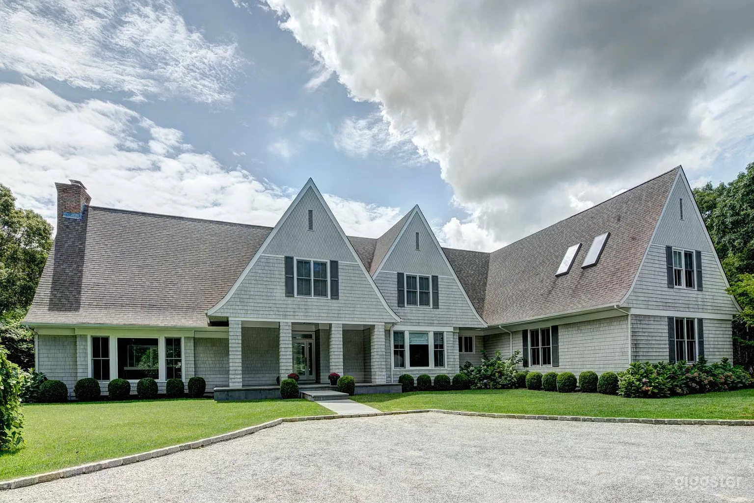 Beautiful Spacious Hamptons Home with Tennis  Photo 1