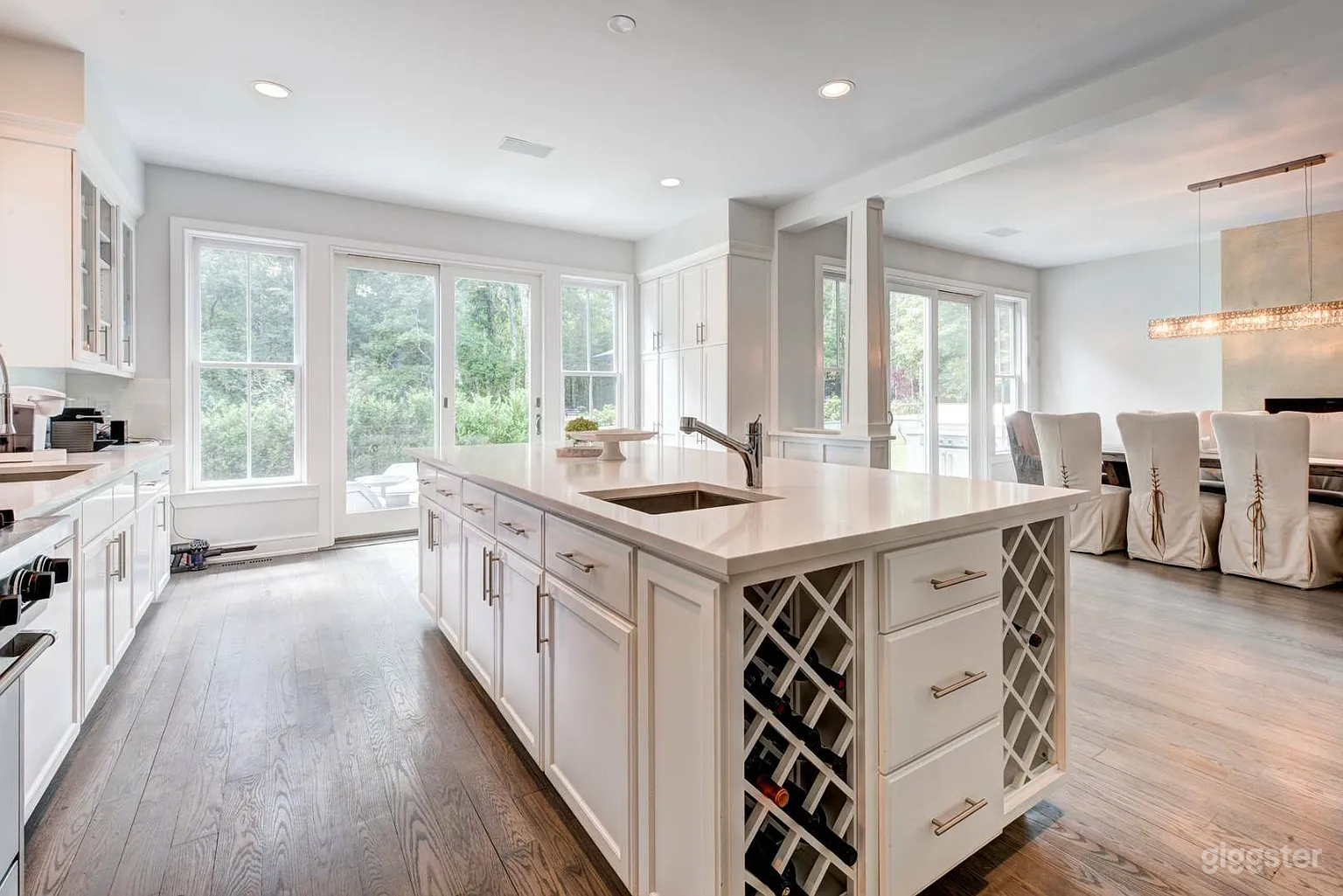 Beautiful Spacious Hamptons Home with Tennis  Photo 4