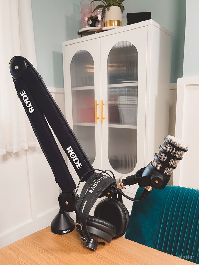  Podcast Boldly. Create Loudly 