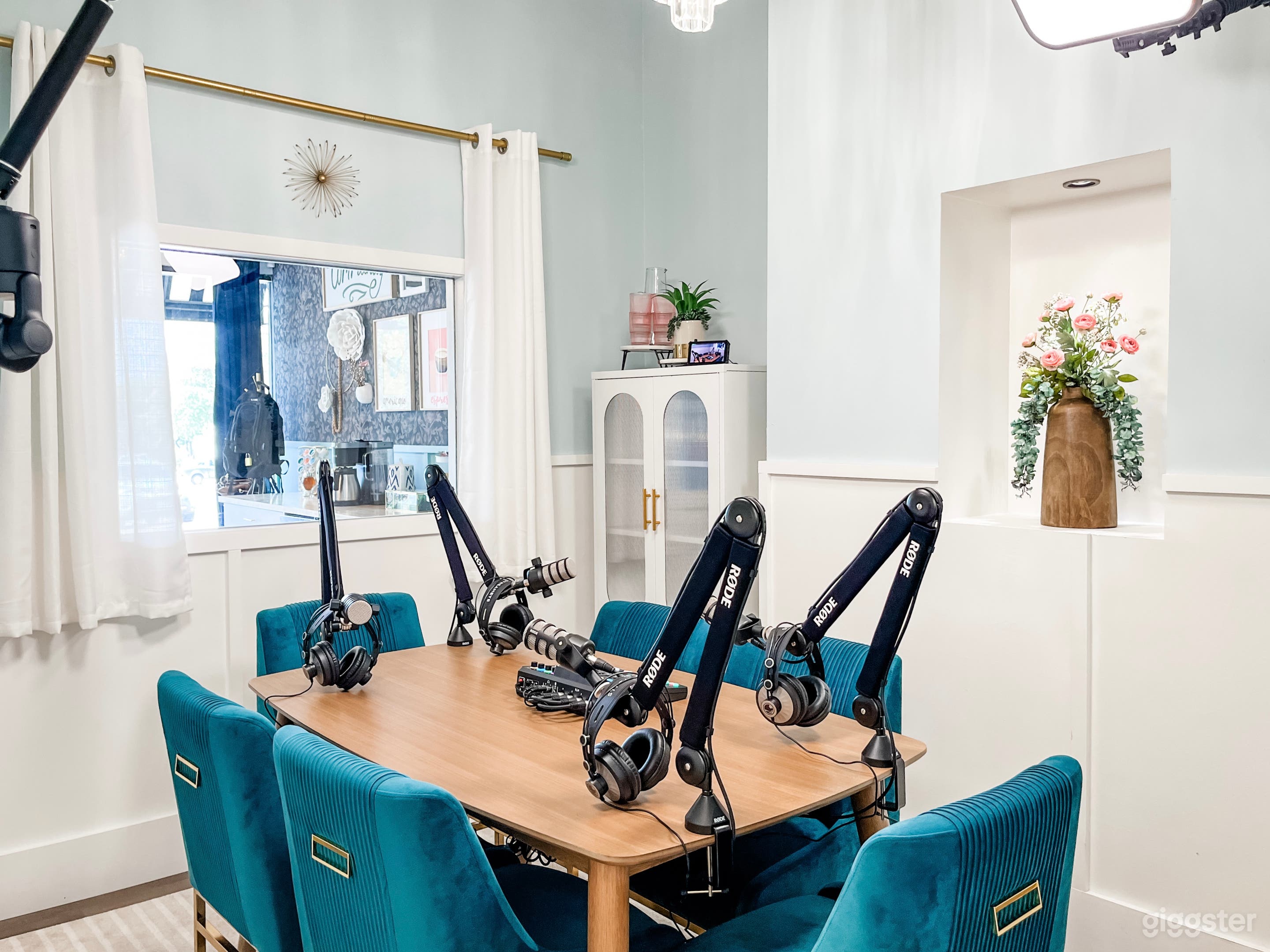 Podcast Boldly. Create Loudly Photo 1