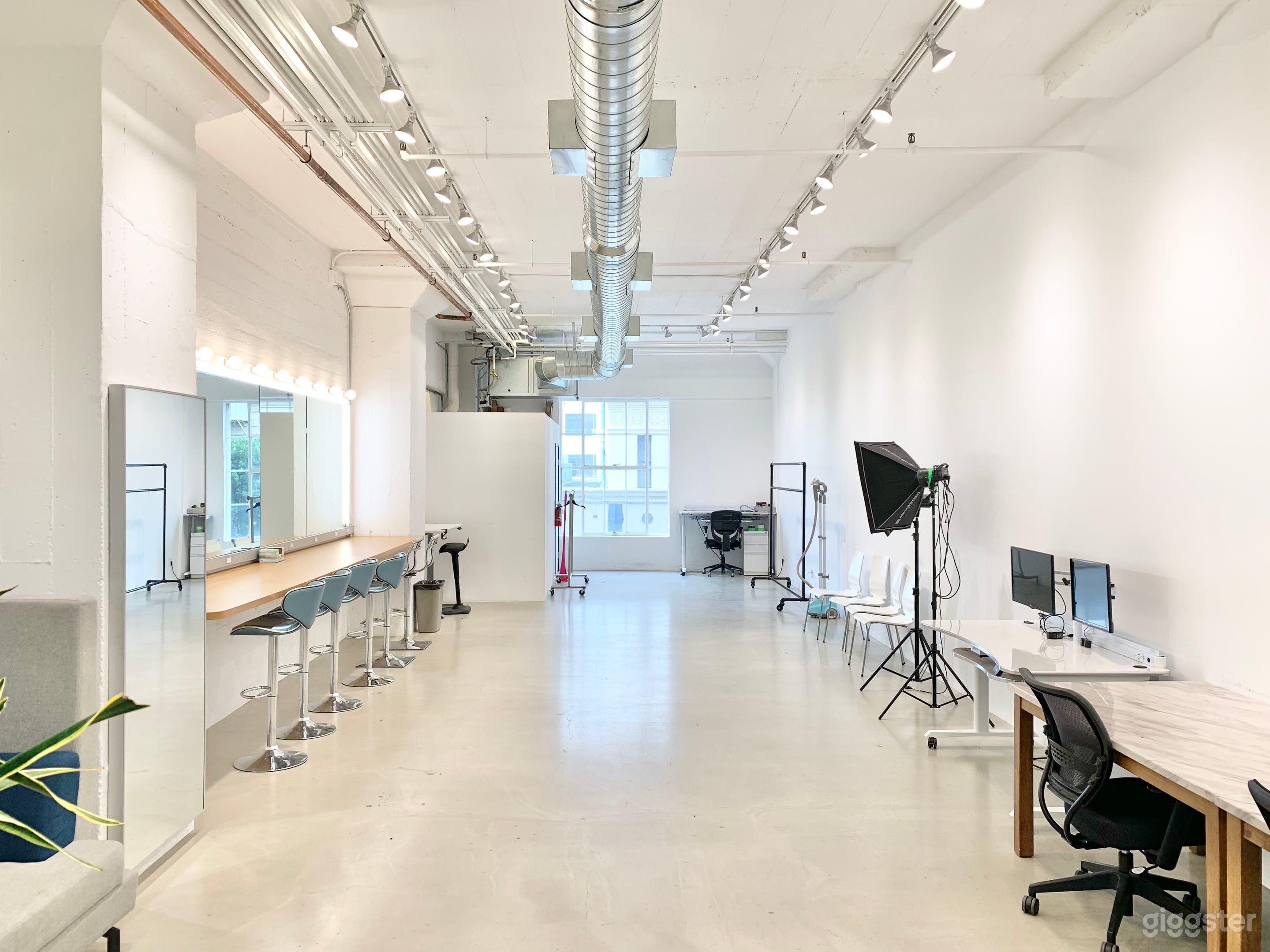 DTLA Fully equipped Photo and Videography Studio Photo 2