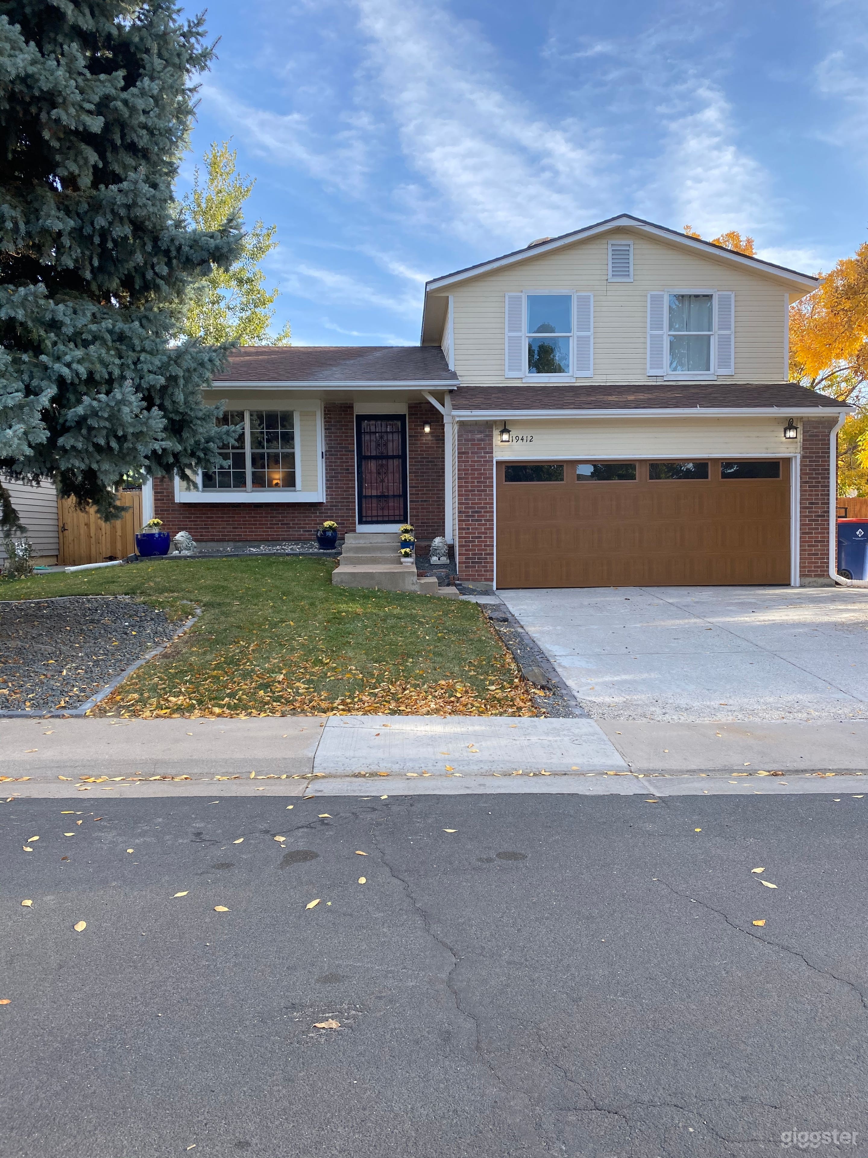 Sun drenched tri level-traditional charm Photo 4