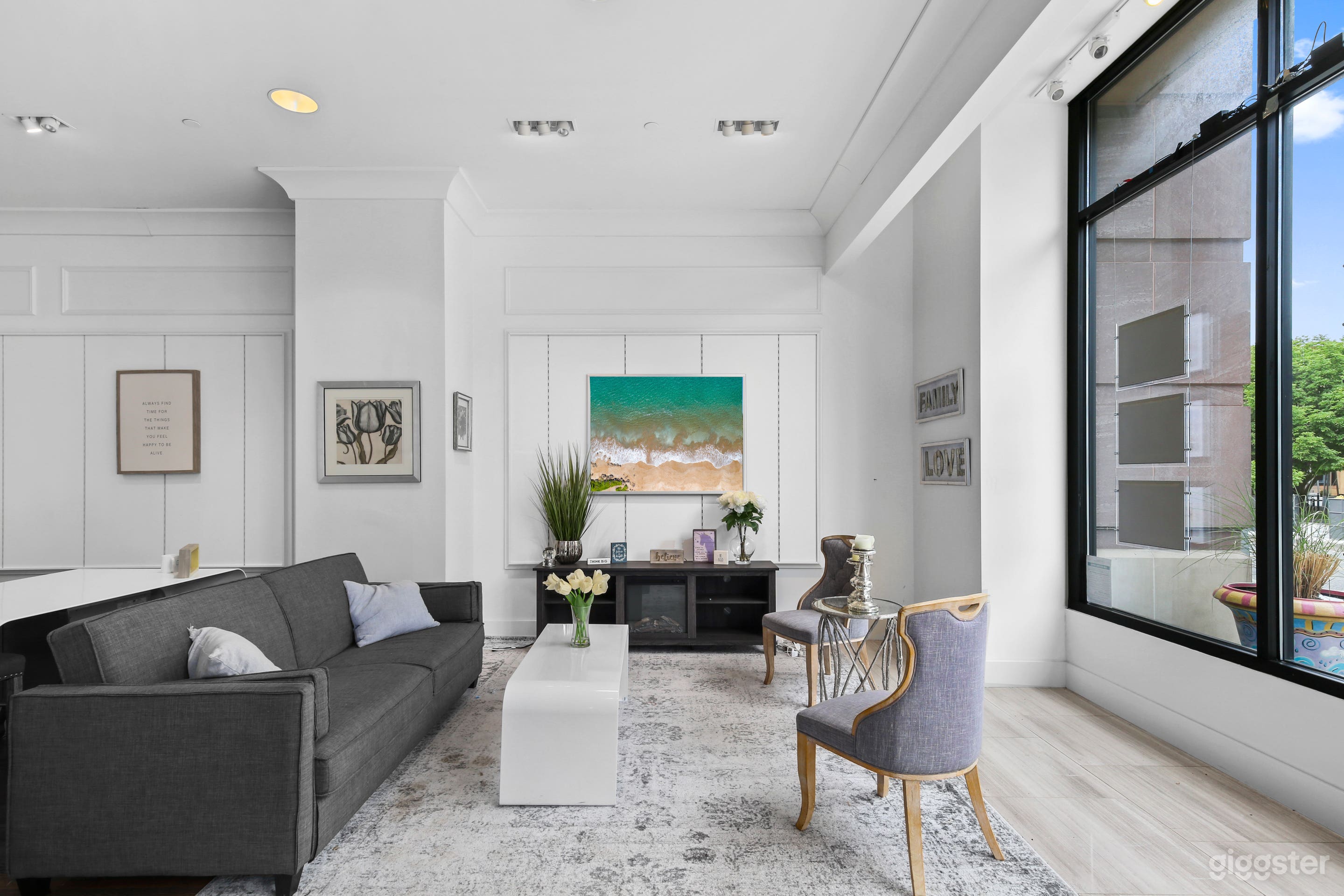 This area is in the front of the office when you first walk in on the right side. 