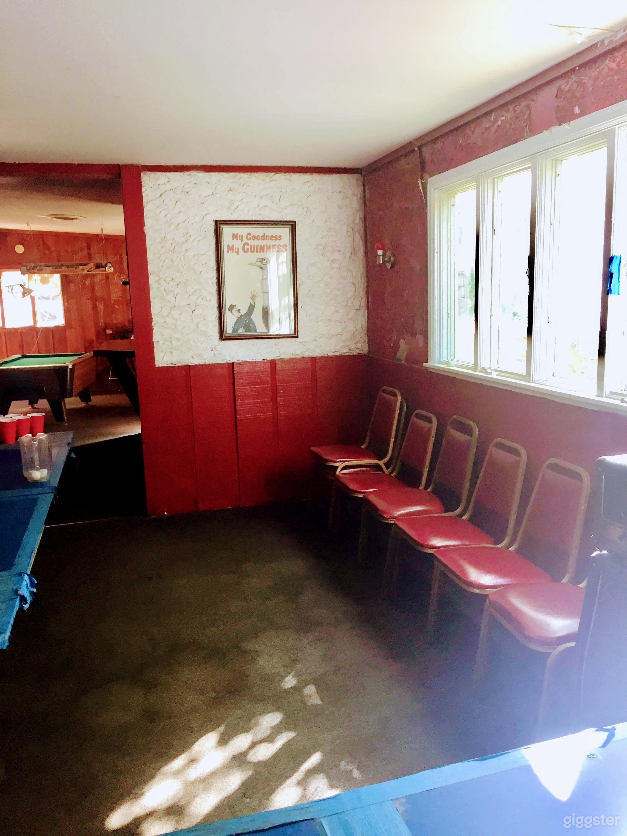 Unique beautiful bar/lounge Main st. Bolton Landin Photo 4