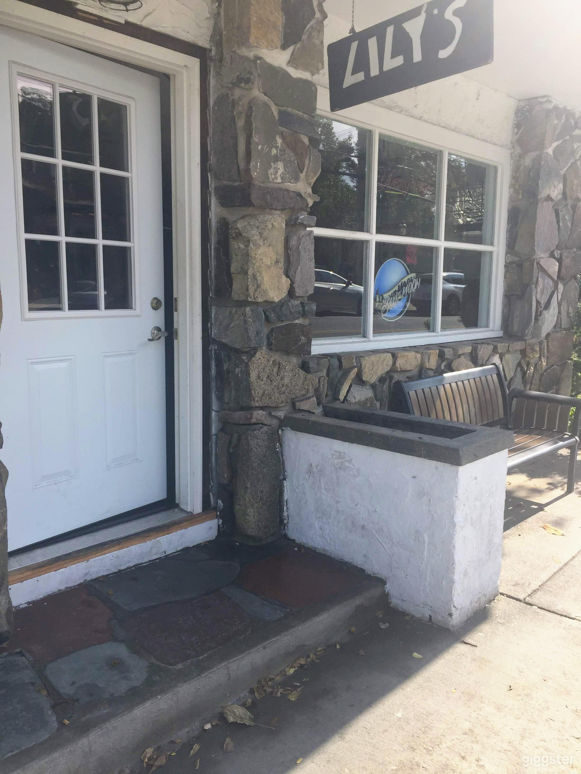 Unique beautiful bar/lounge Main st. Bolton Landin Photo 2