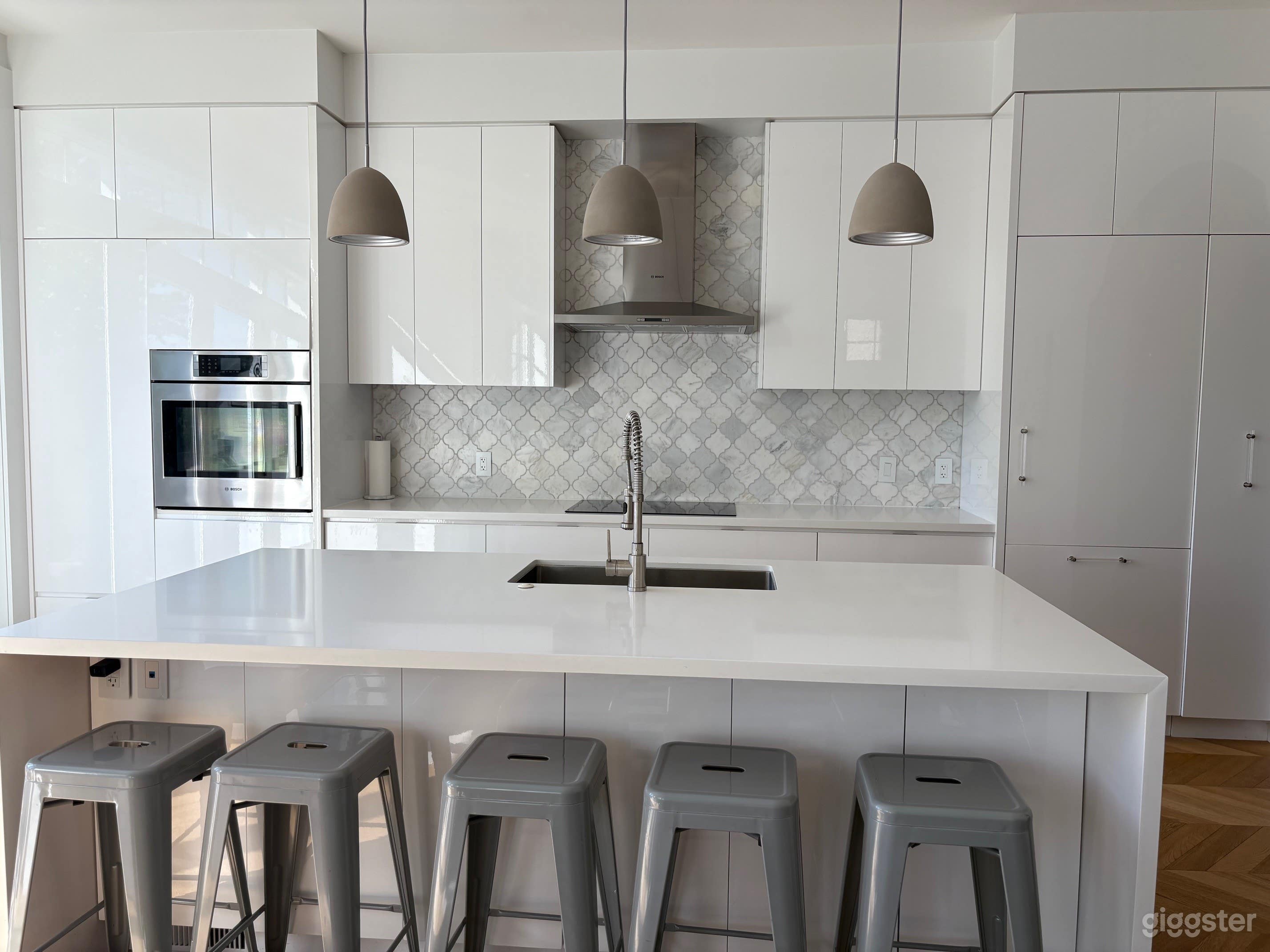 Cute, &amp; modern Instagram-ready house full of unique touches! Photo 3