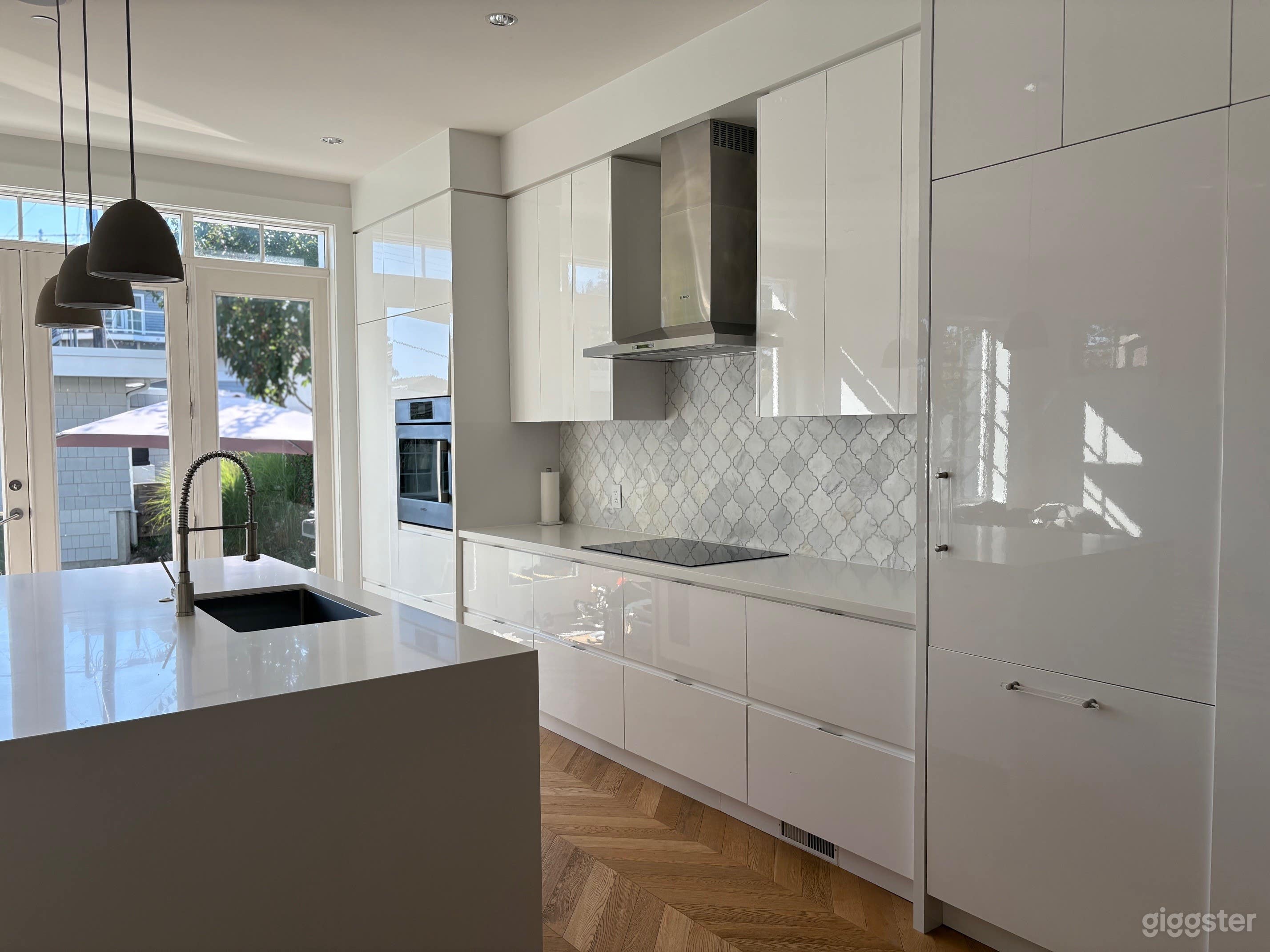 Cute, &amp; modern Instagram-ready house full of unique touches! Photo 4