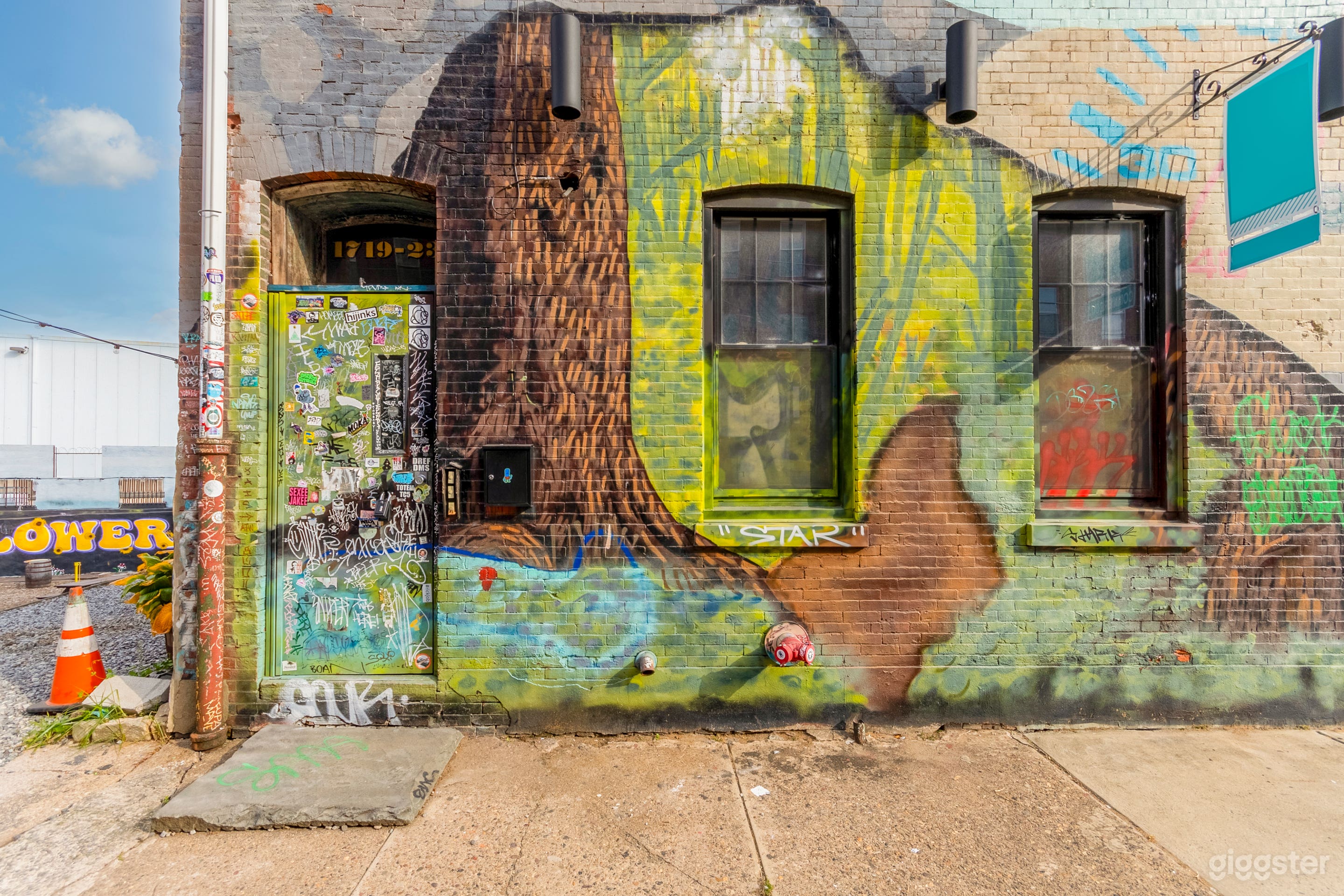 Shapira's ARTIST LOFT Photo 2