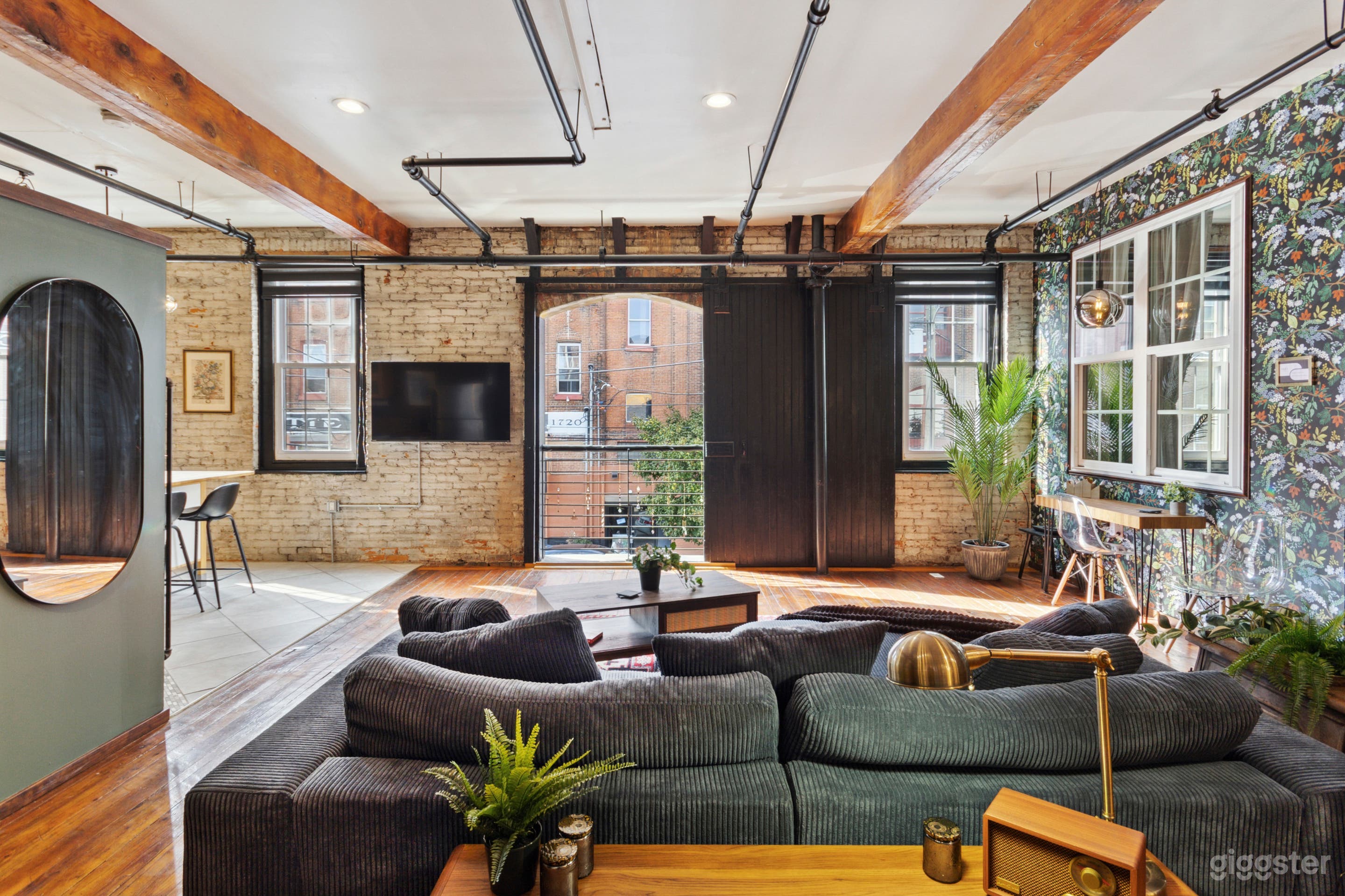 Shapira's ARTIST LOFT Photo 1