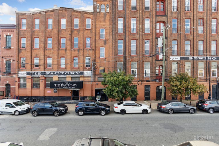  Shapira's ARTIST LOFT 