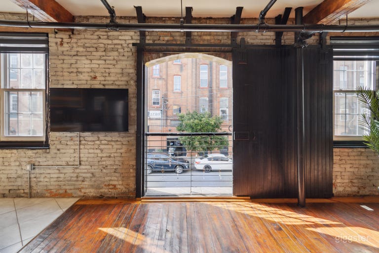  Shapira's ARTIST LOFT 