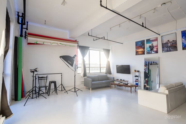  Cozy Loft, Photography & Videography Studio  