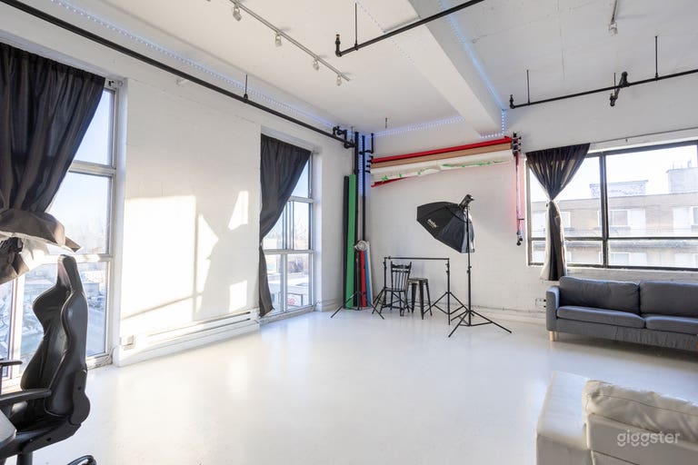 Cozy Loft, Photography & Videography Studio  