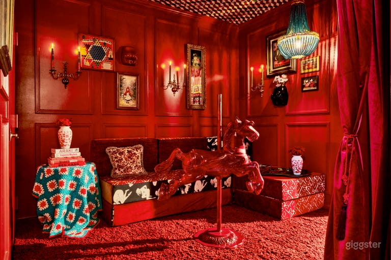  LARGE LOFT with CREATIVE DESIGN, ART & ANTIQUES 