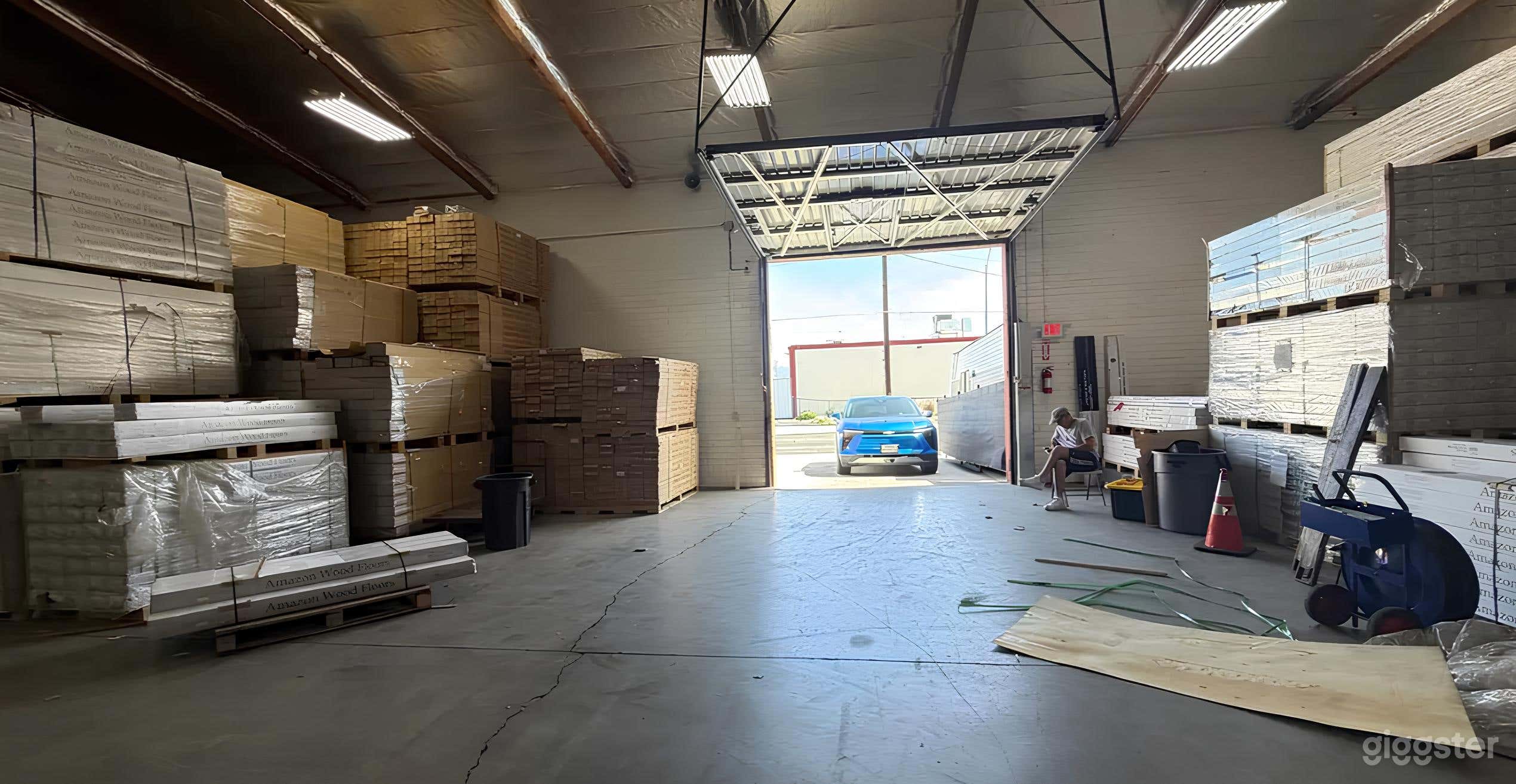 A Massive Working Warehouse Photo 4