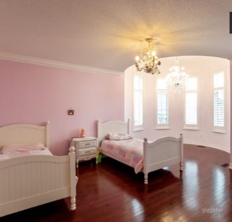 Retreat Spacious Home  Photo 1