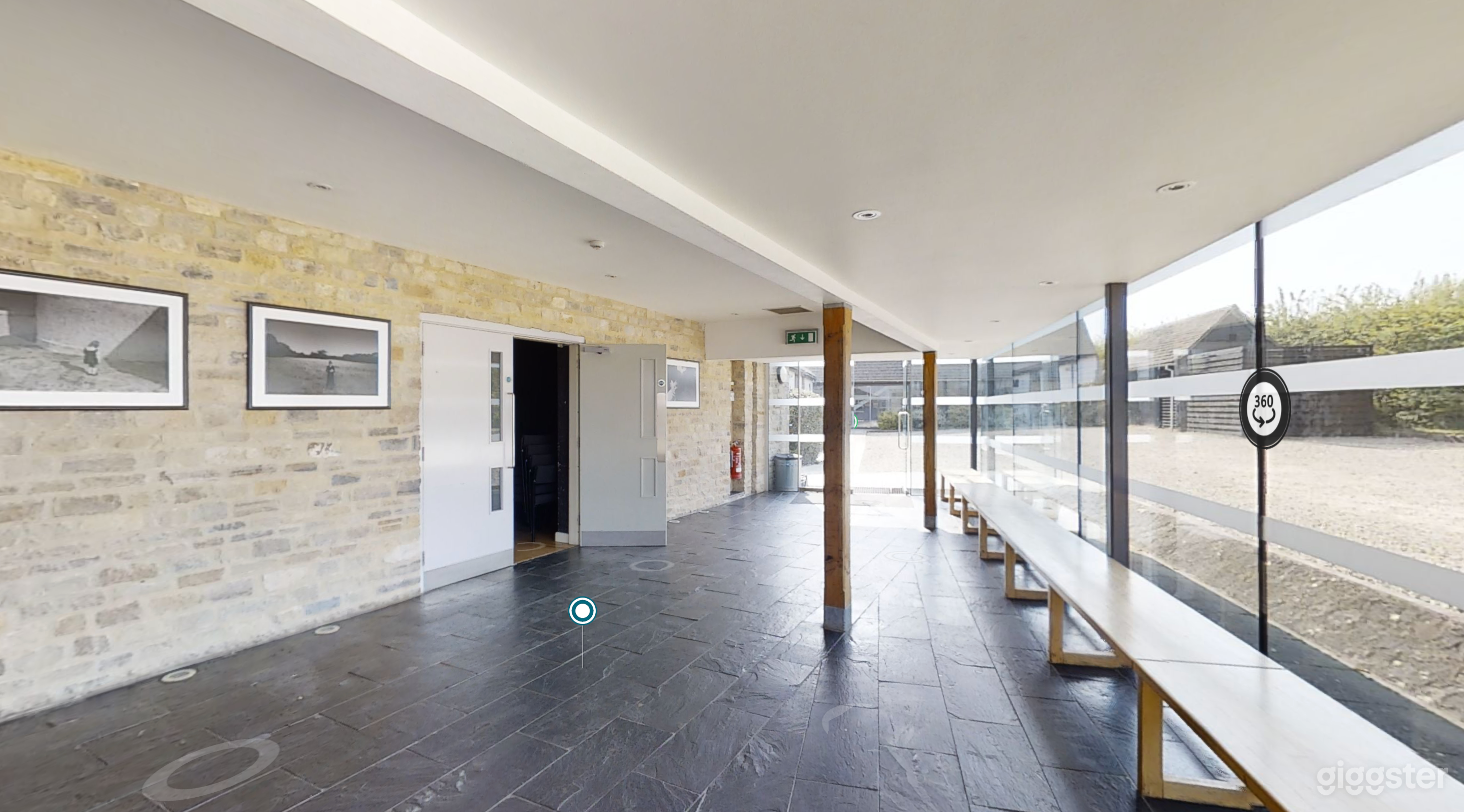 Theatre Foyer with Small Kitchen &amp; Toilet Photo 2