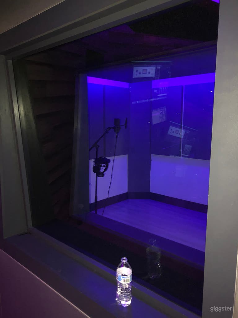  Downtown Music Recording Studio 