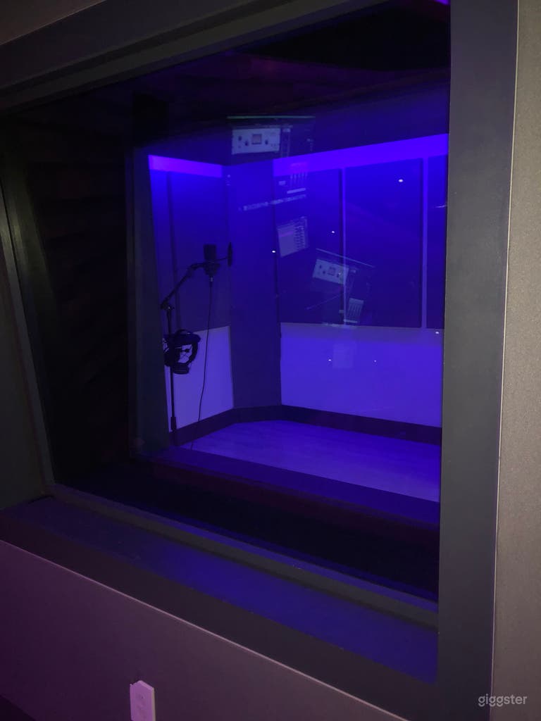  Downtown Music Recording Studio 