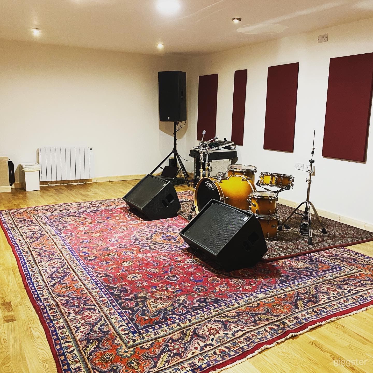 Large rehearsal/ live room