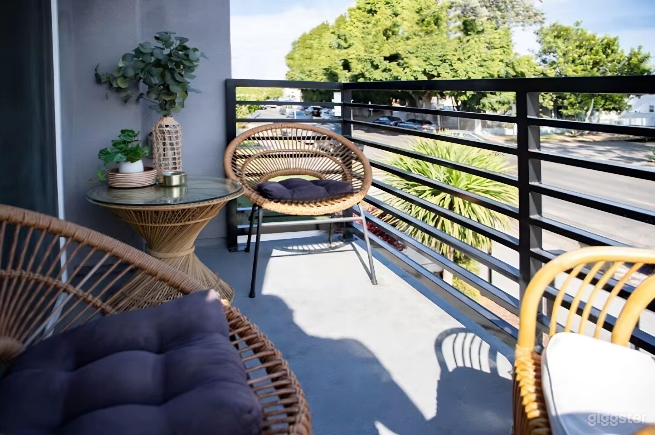 Spacious 5-Bedroom House with Modern Interiors Photo 3