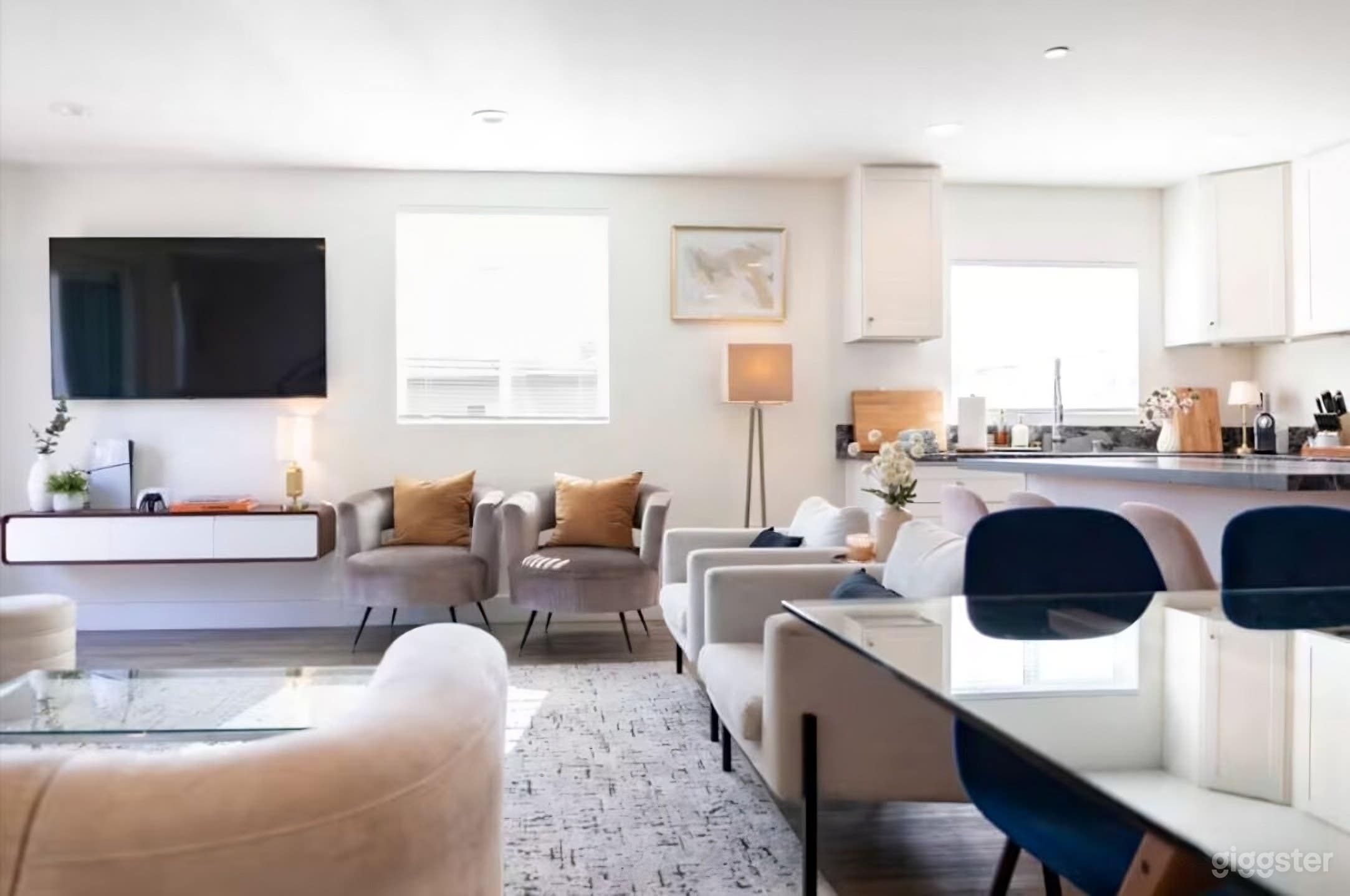 Spacious 5-Bedroom House with Modern Interiors Photo 4