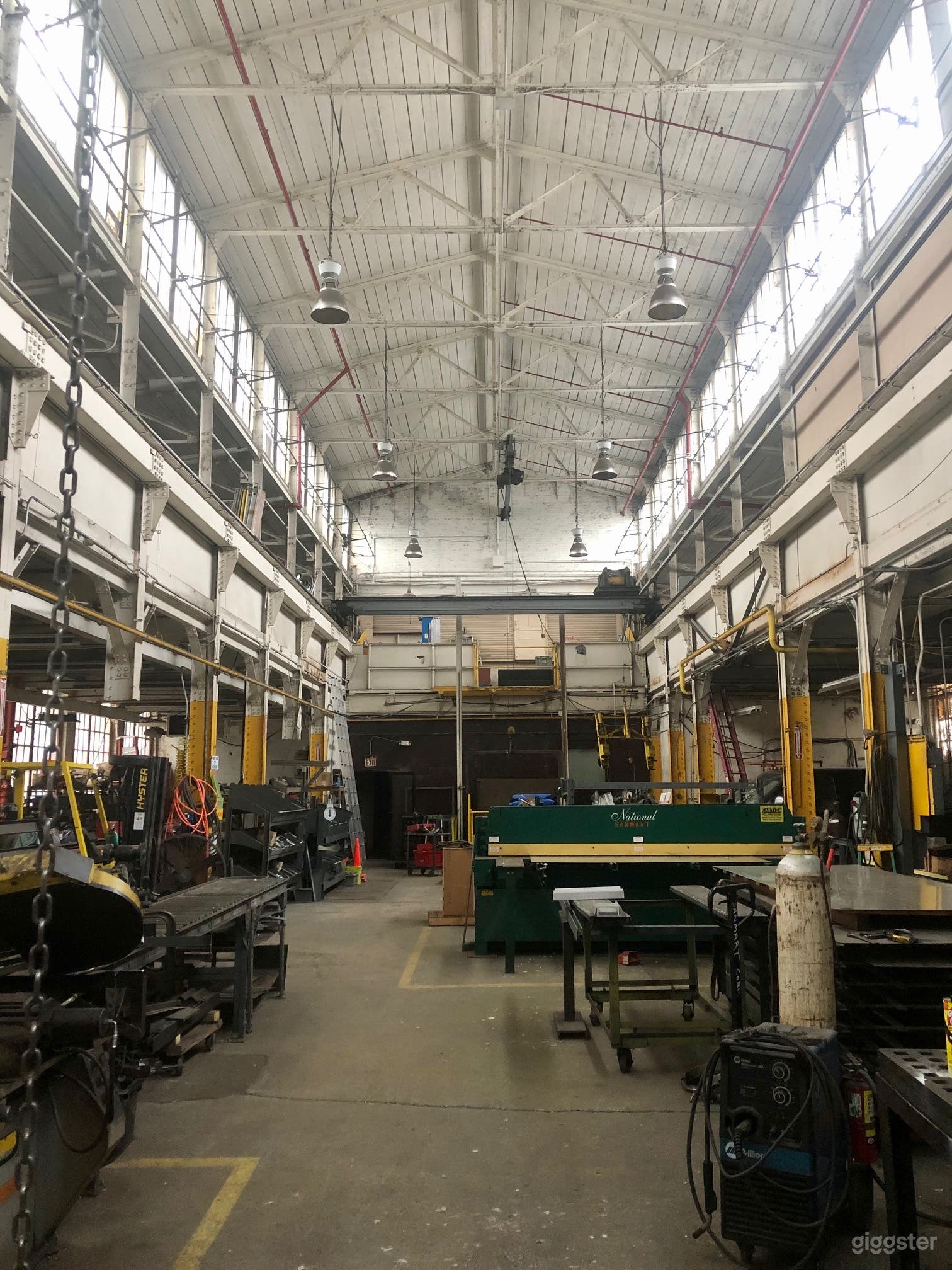 Huge industrial machine shop Photo 2