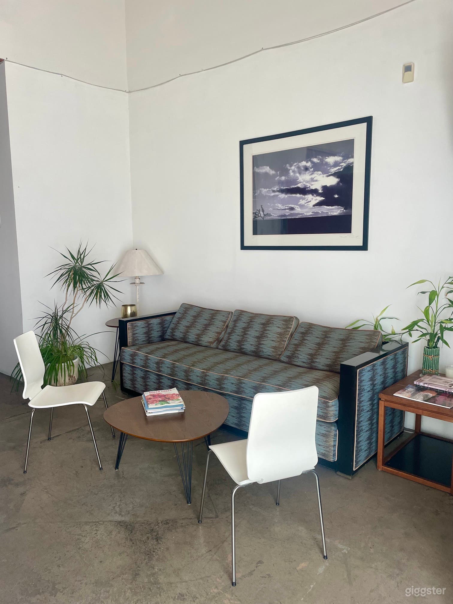 Cozy Ground-Level Meeting Space Photo 1