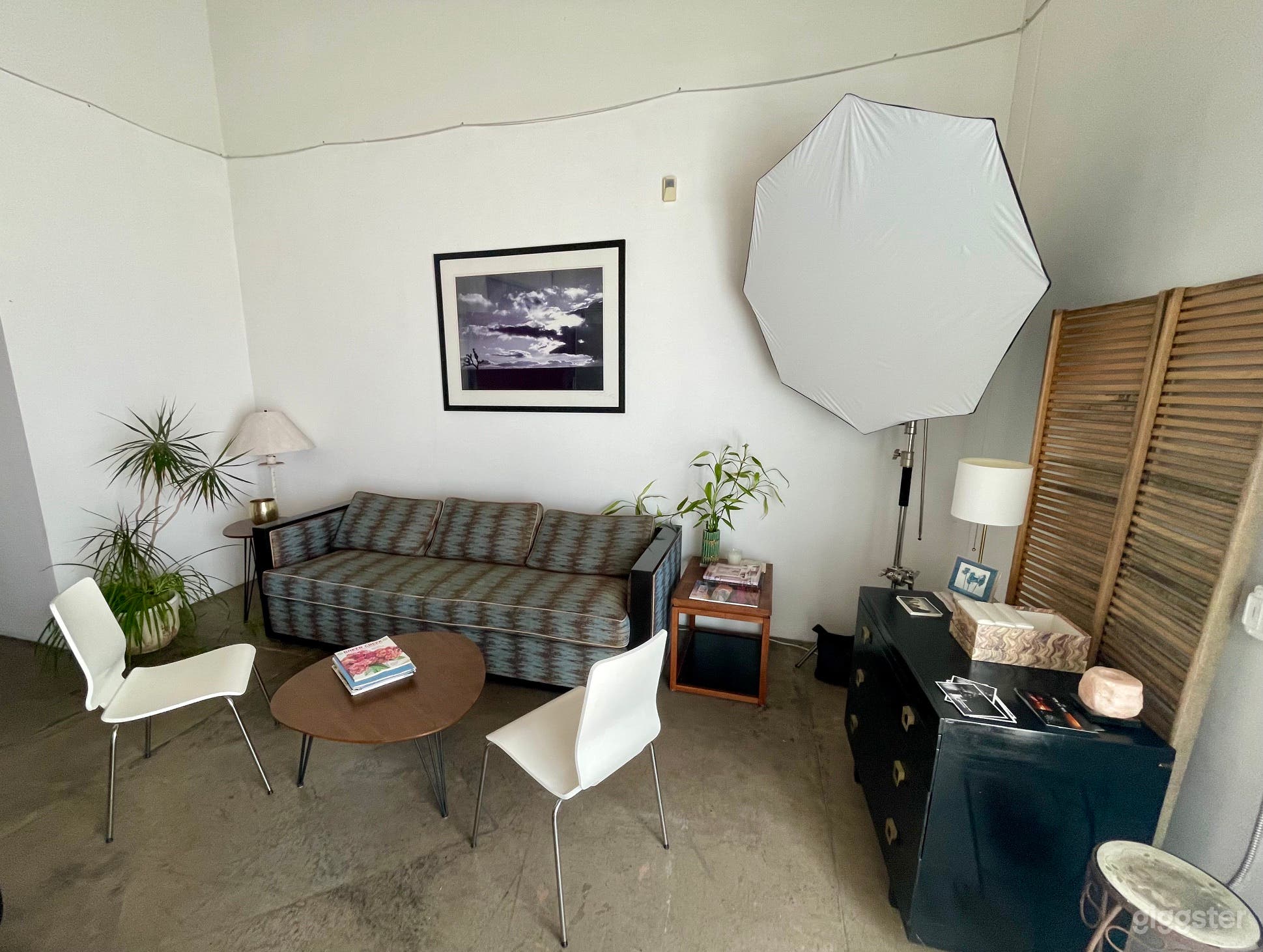 Cozy Ground-Level Meeting Space Photo 2