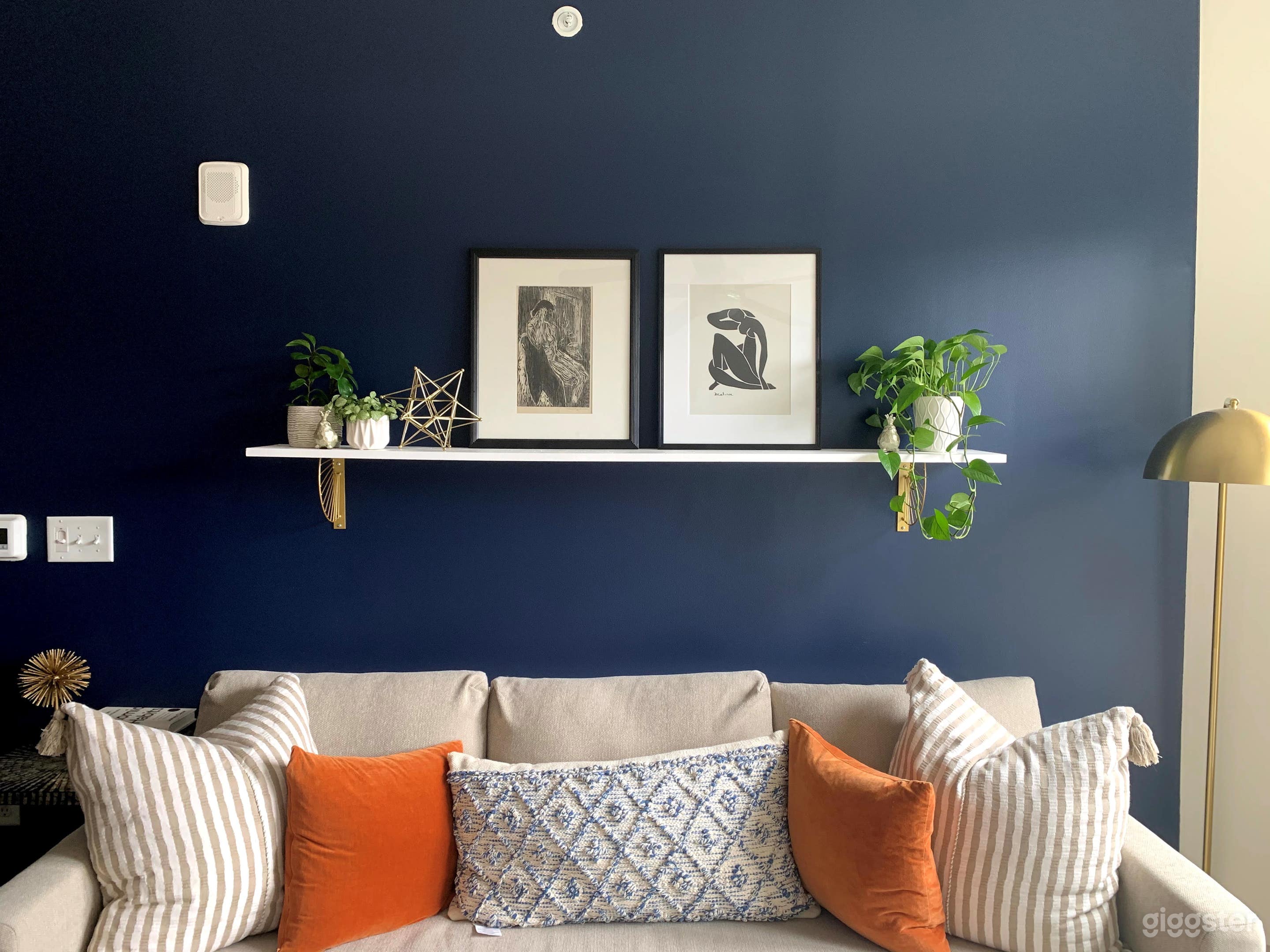 Chic, Sleek and Modern Apartment in Rockville Photo 1