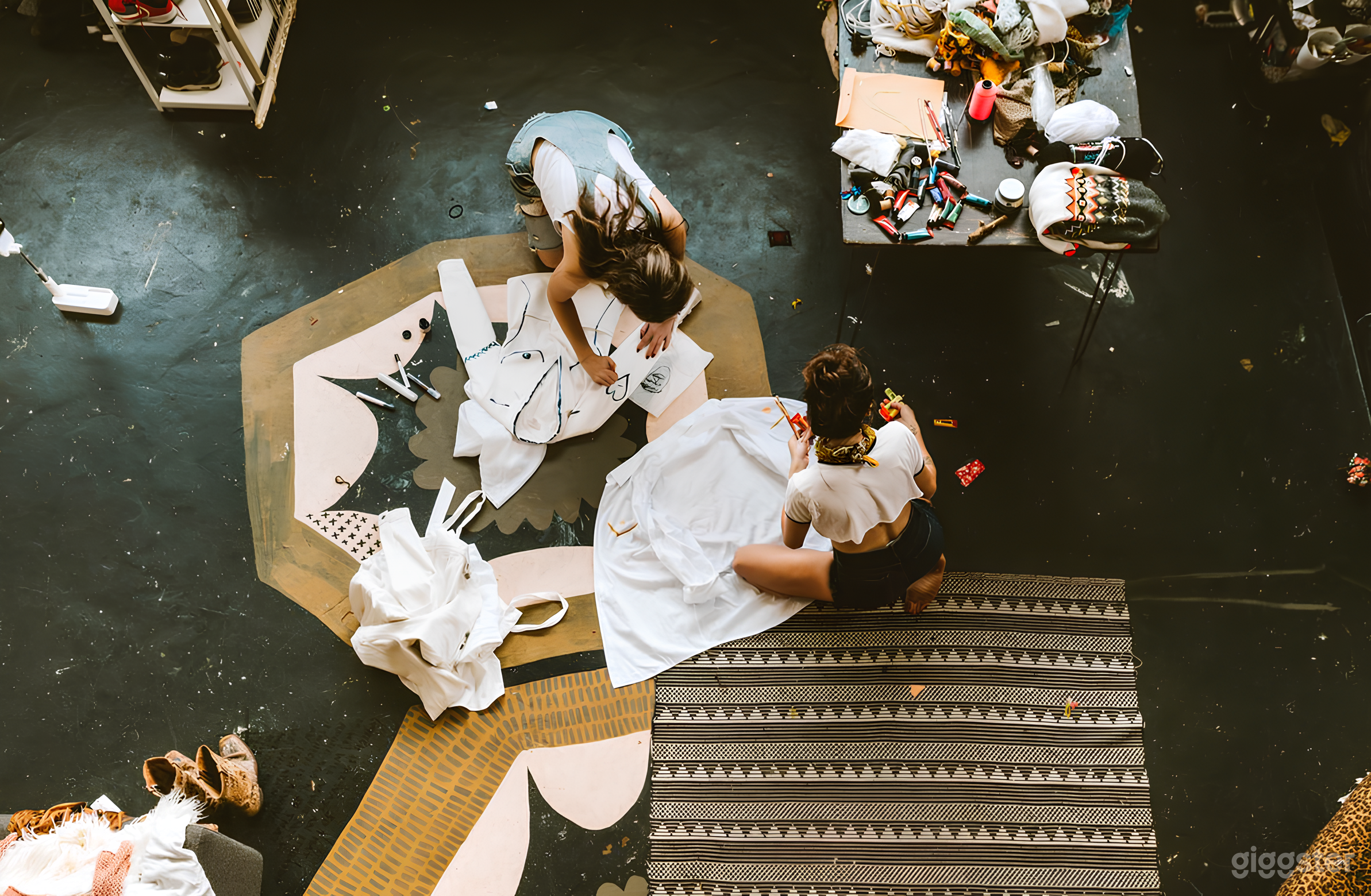 Creative Art Commune Room Photo 3