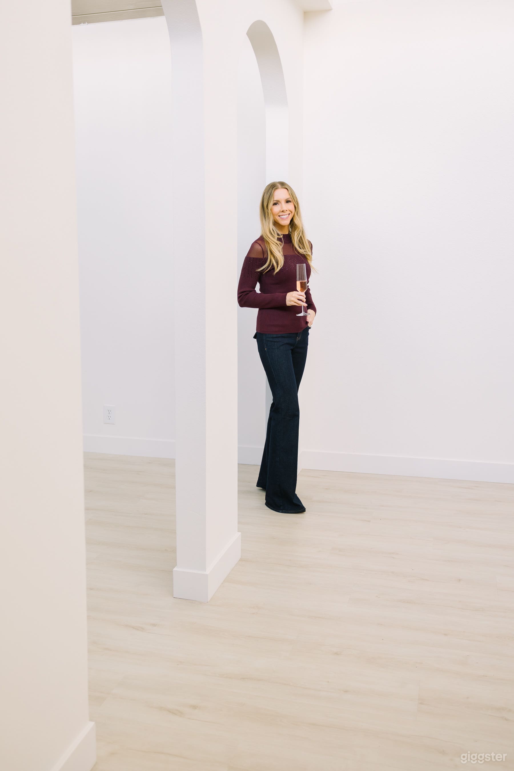 Natural Light Photography Studio / Meeting Space Photo 4