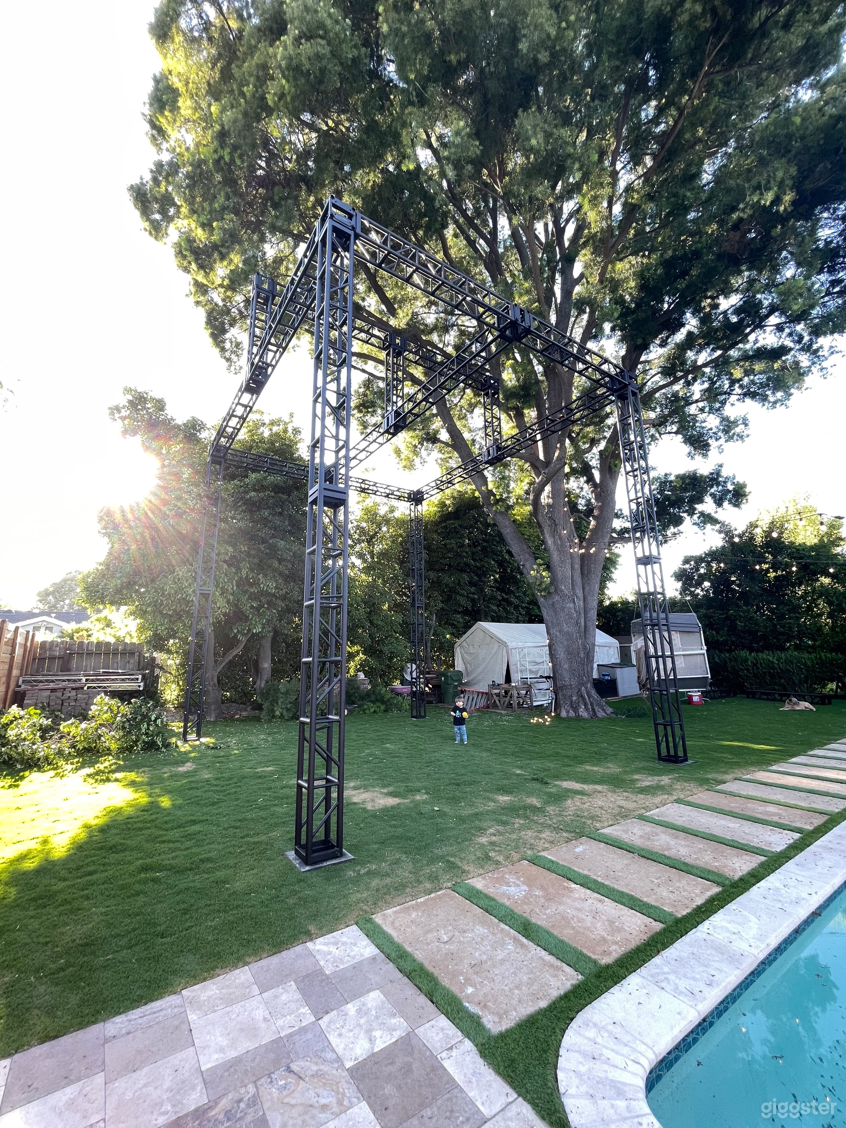 Customizable truss grid