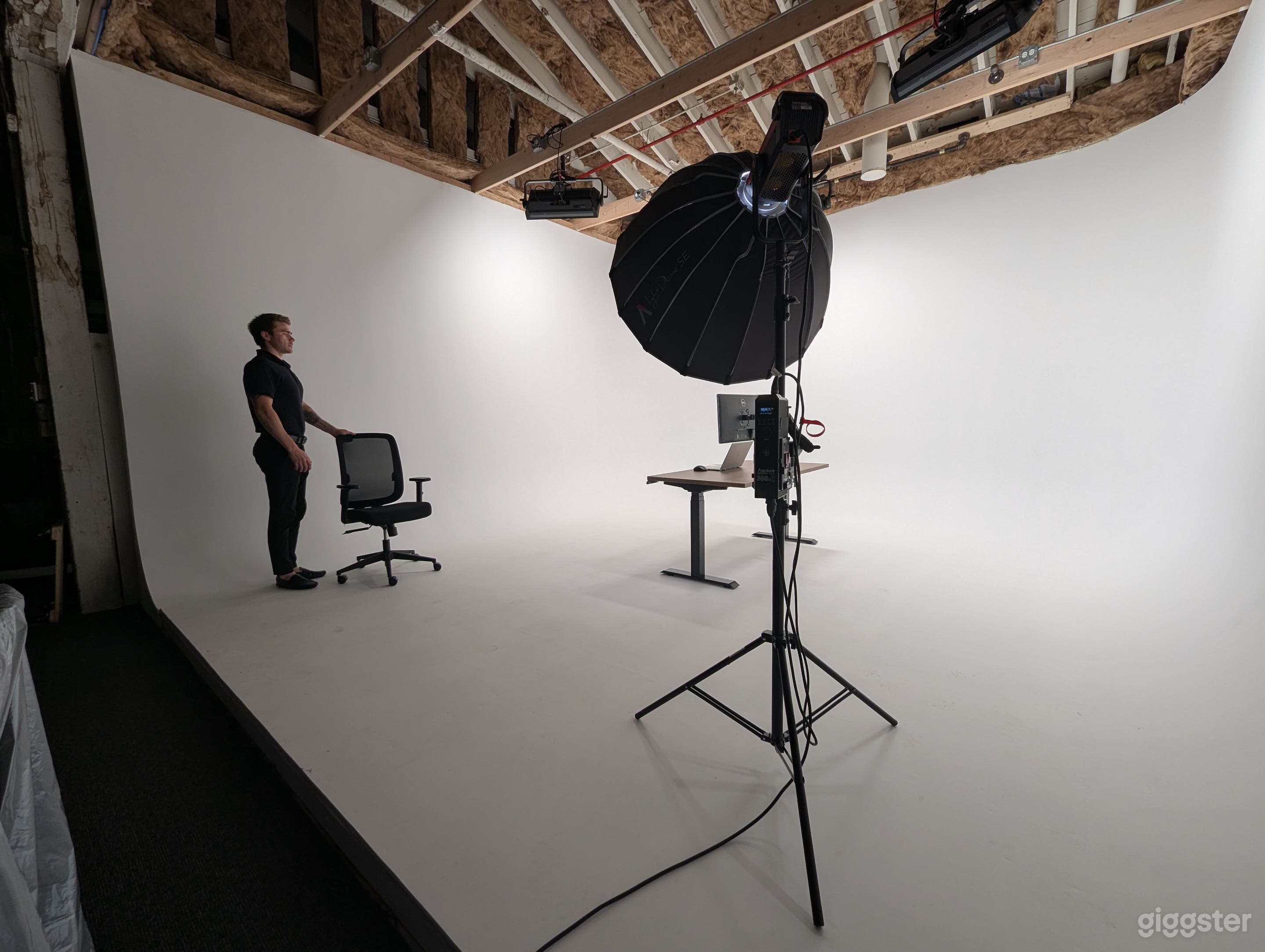 Waukesha Infinity / Cyclorama Wall - Photography and Video Photo 4