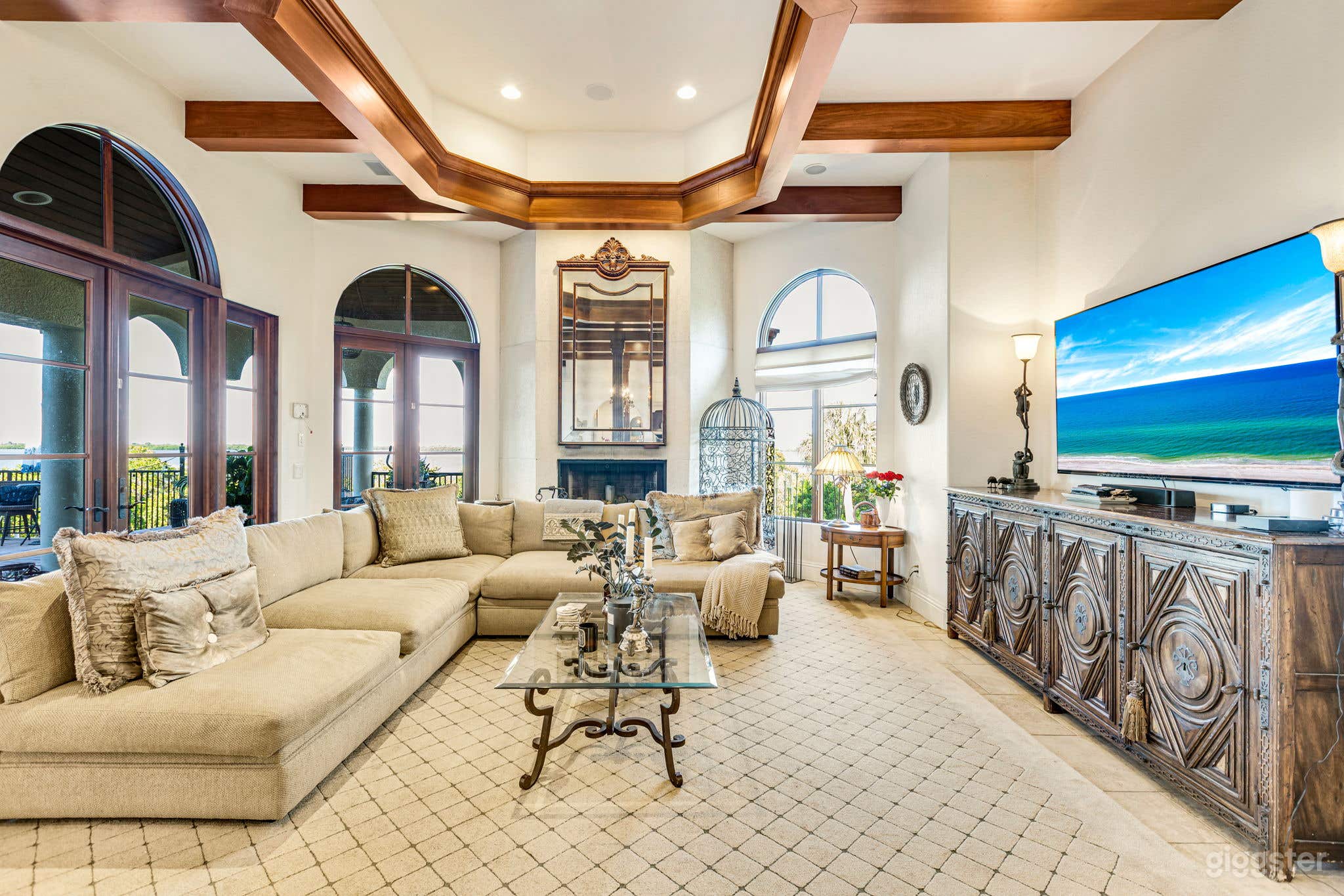 Beautiful Mansion overlooking the Bay Photo 2