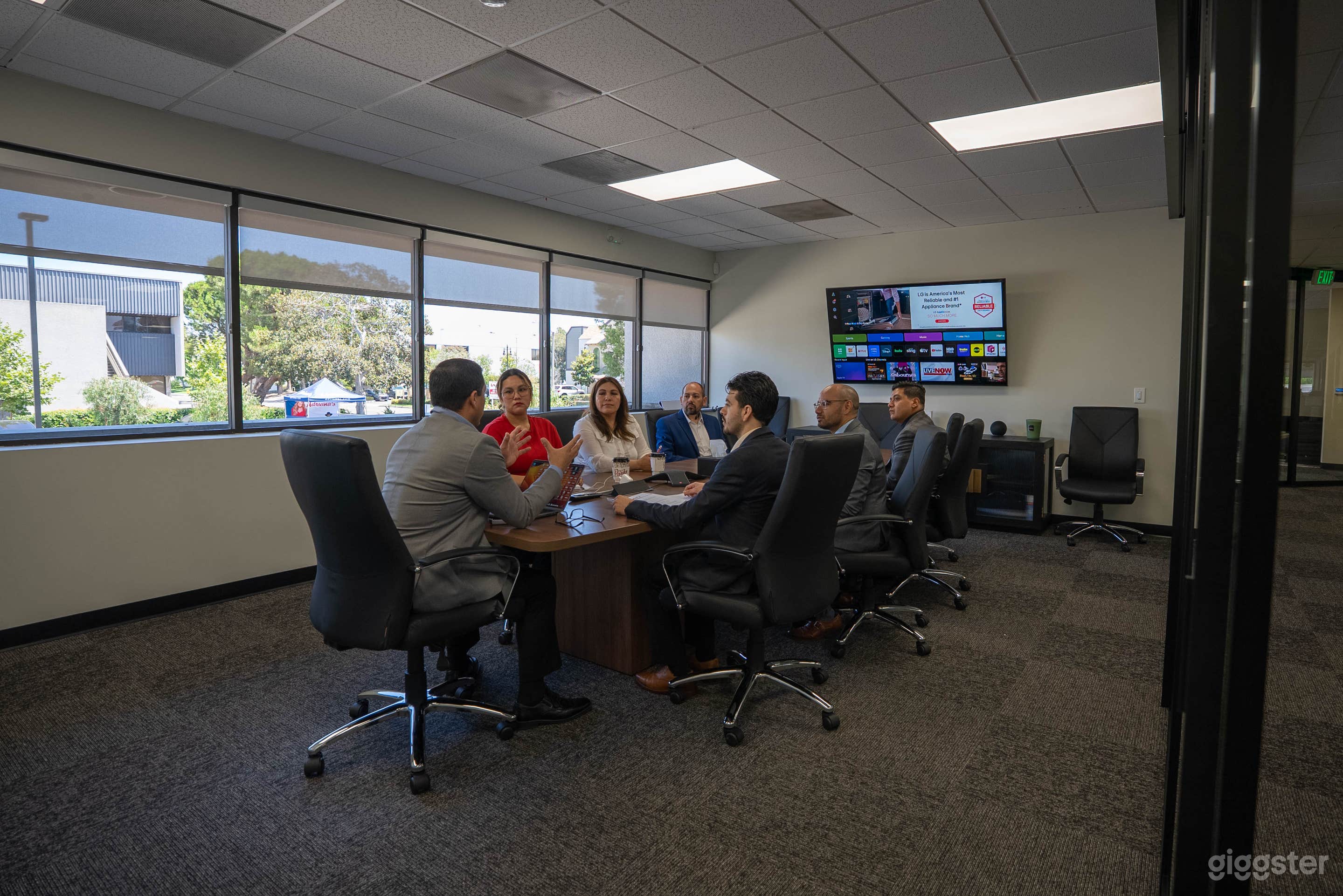 Modern Meeting &amp; Conference Room in Irvine Photo 1