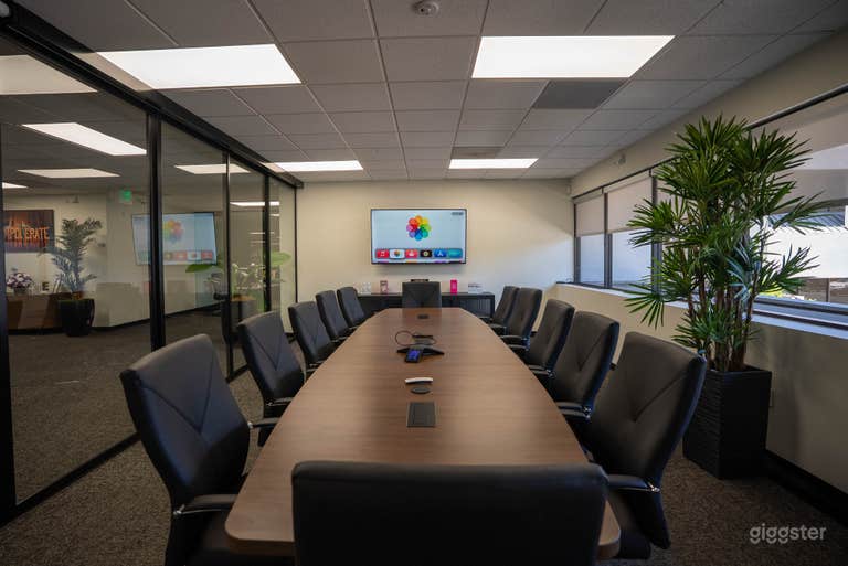 Modern Meeting & Conference Room in Irvine 