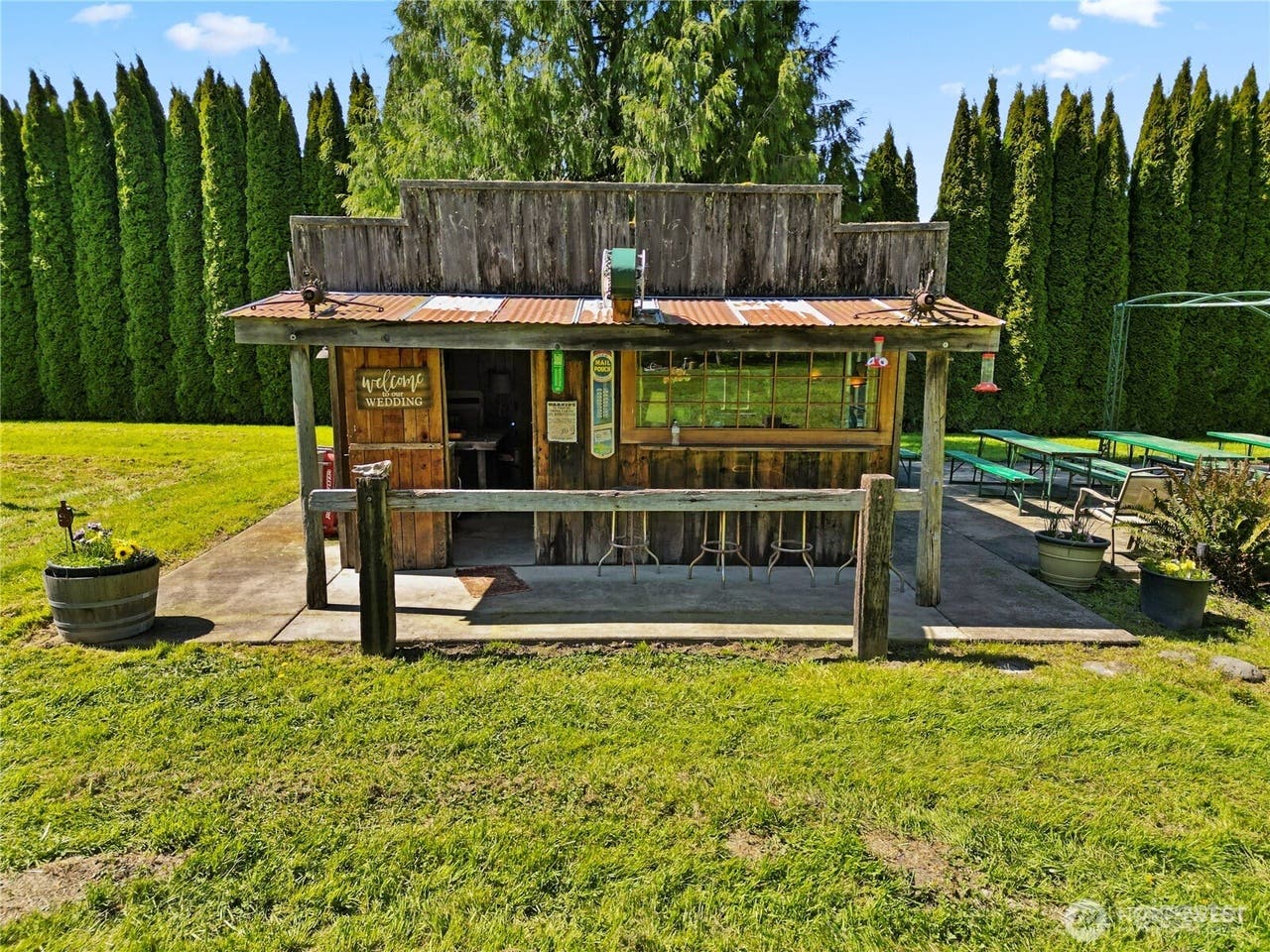 Backyard in farmland country with Wild West theme Photo 3